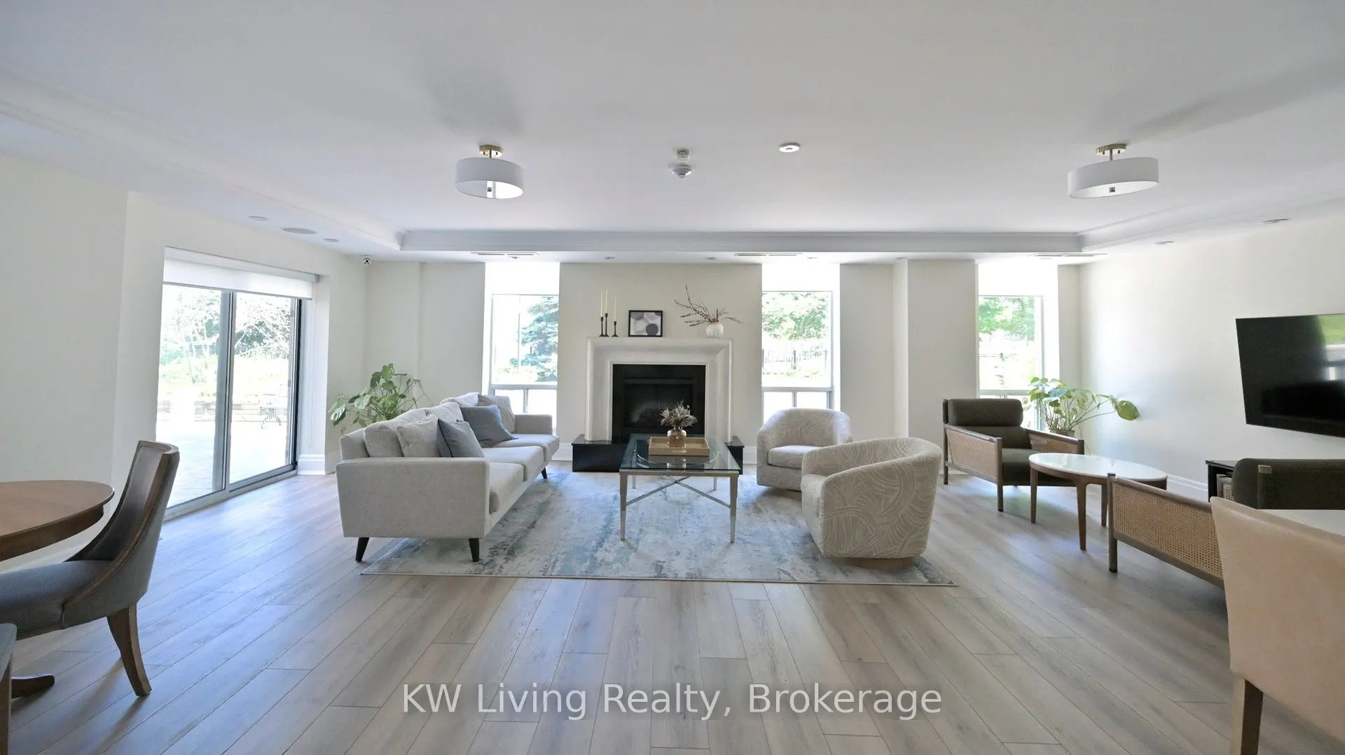 451 Rosewell Avenue, #608