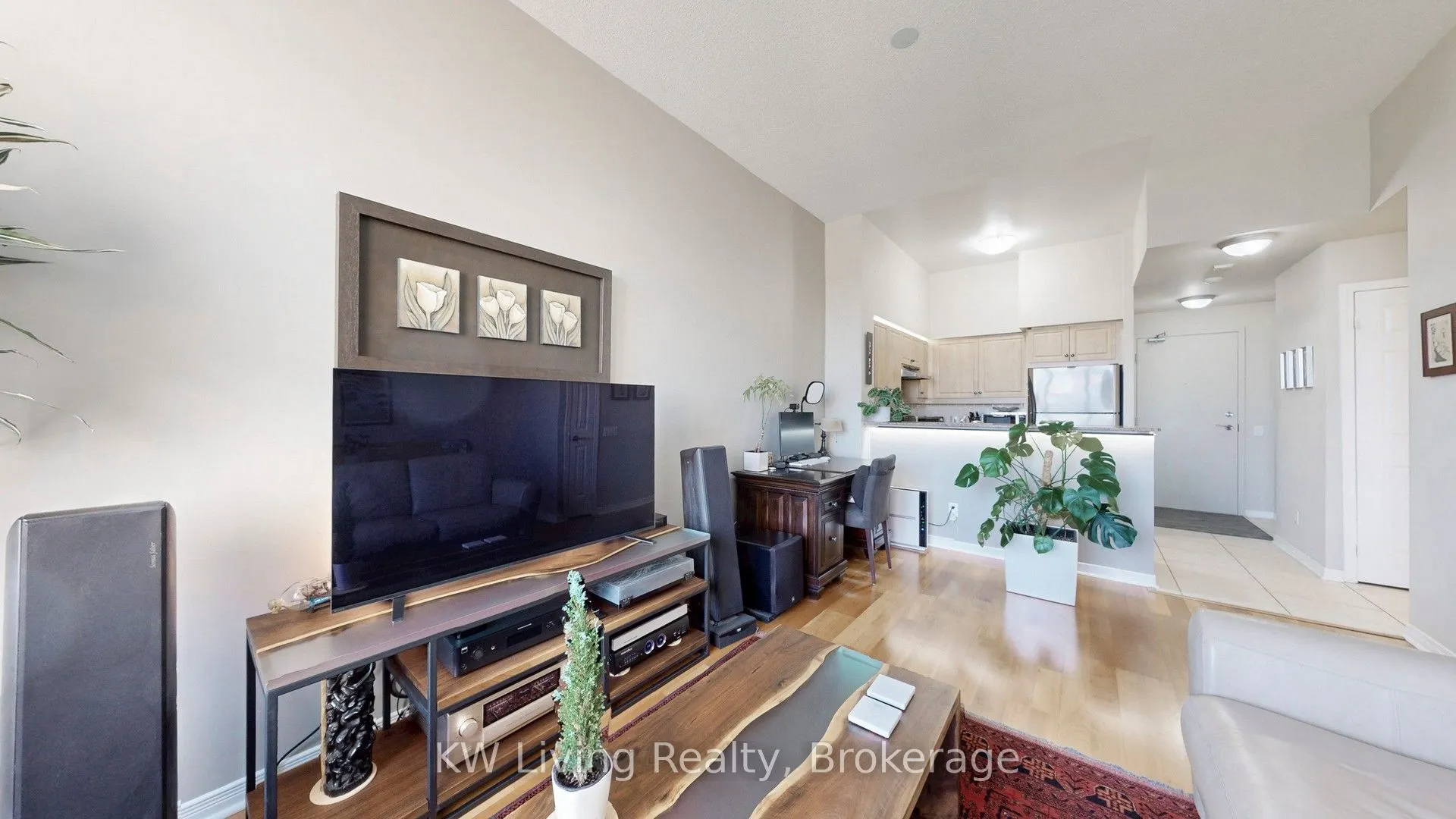451 Rosewell Avenue, #608