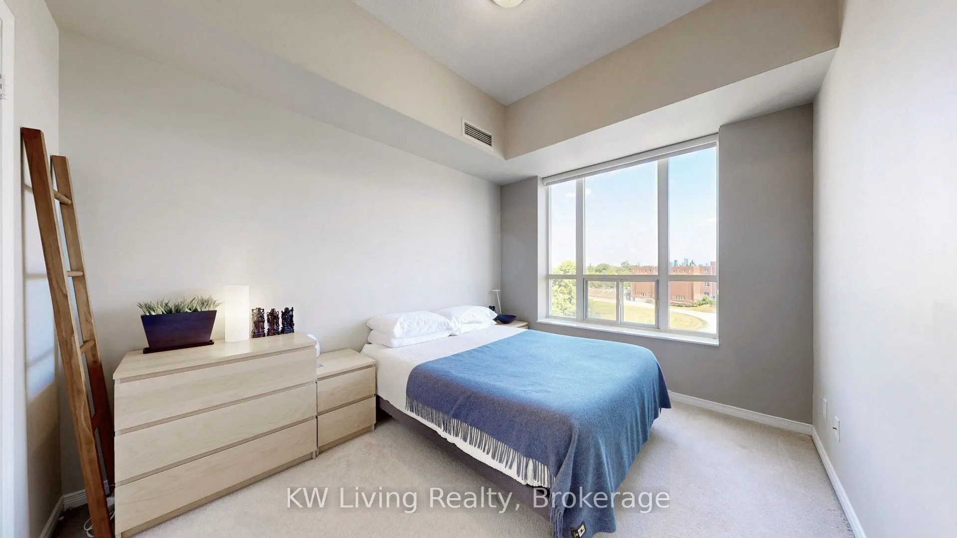 451 Rosewell Avenue, #608
