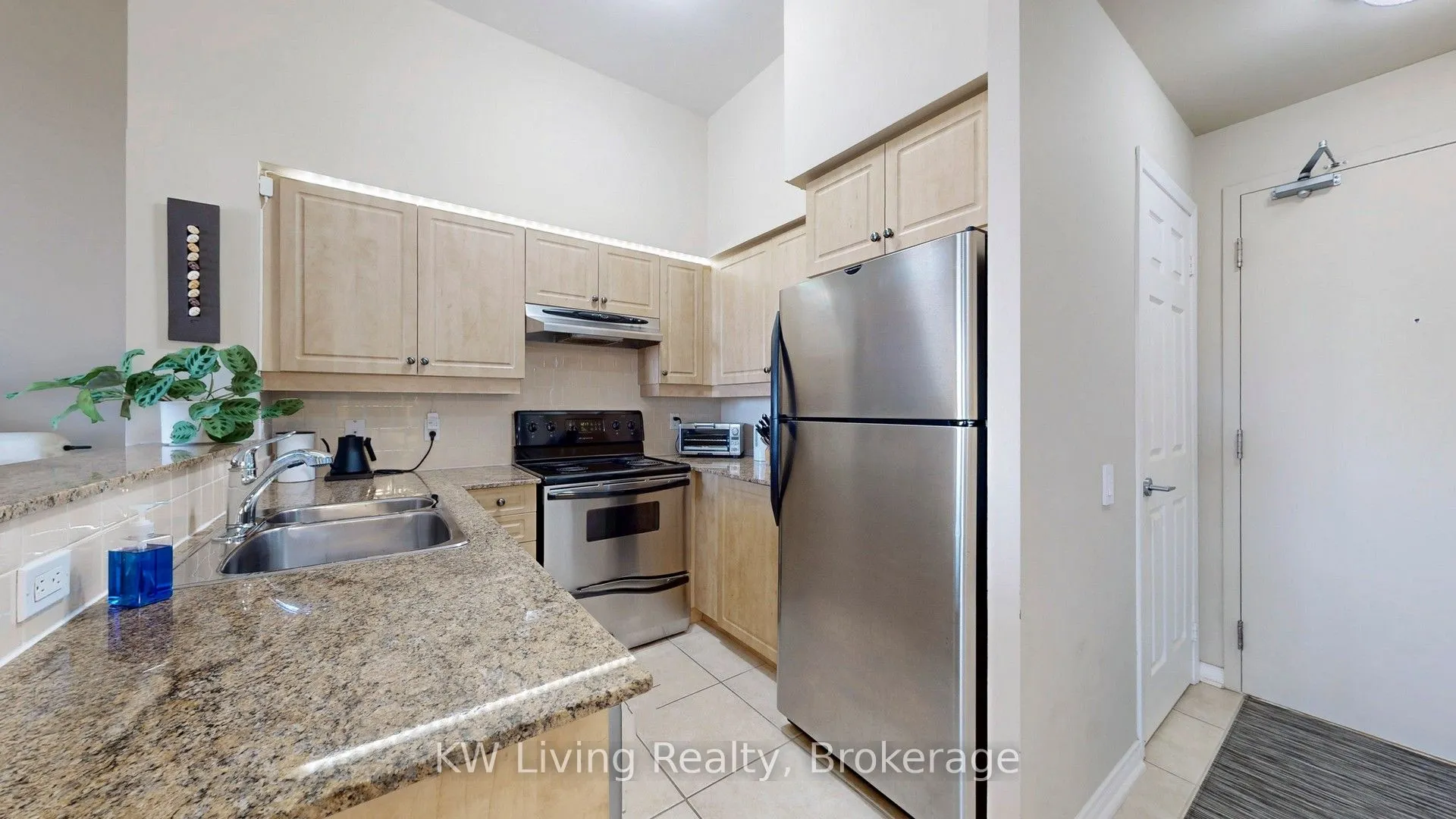 451 Rosewell Avenue, #608