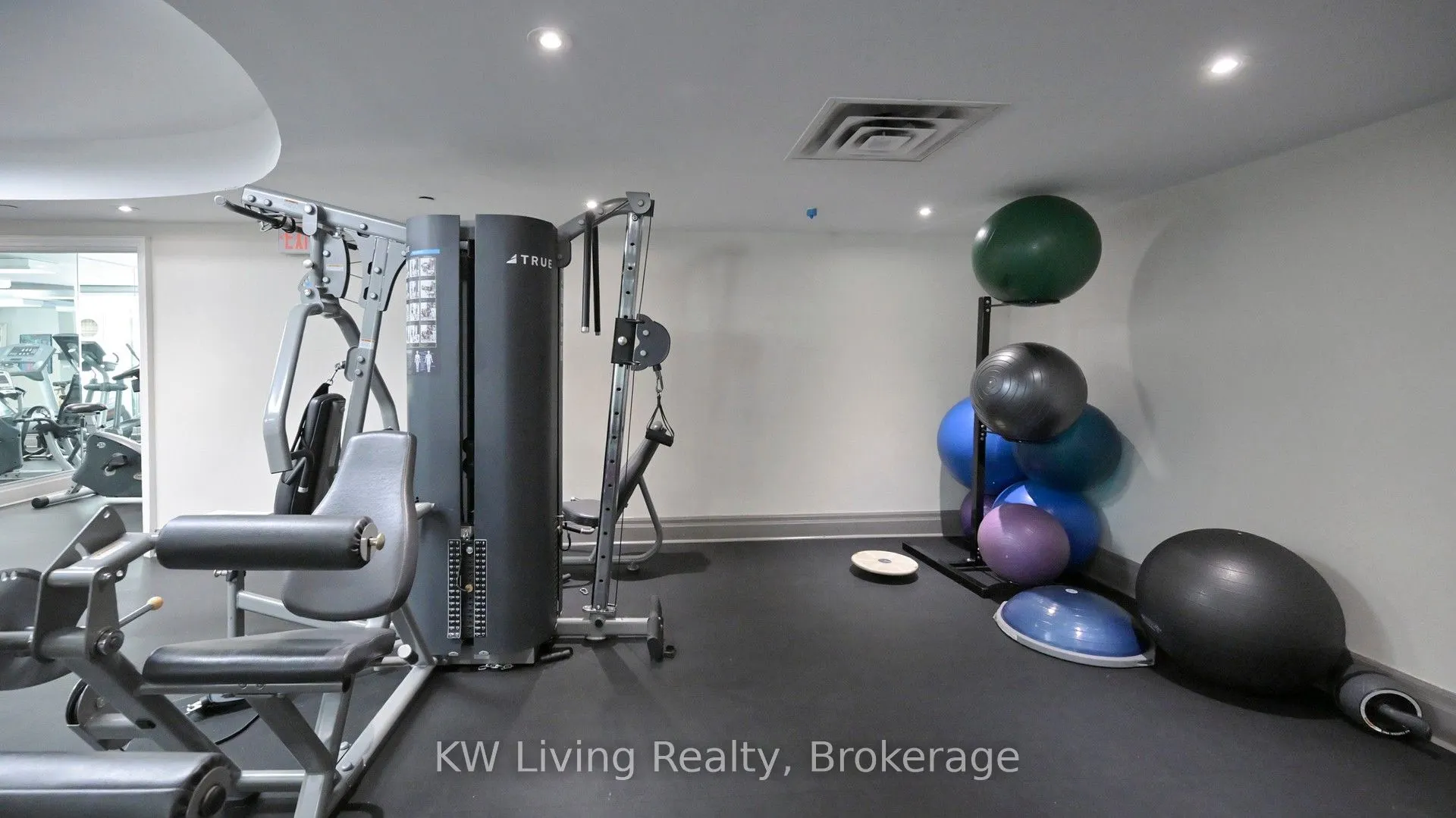 451 Rosewell Avenue, #608