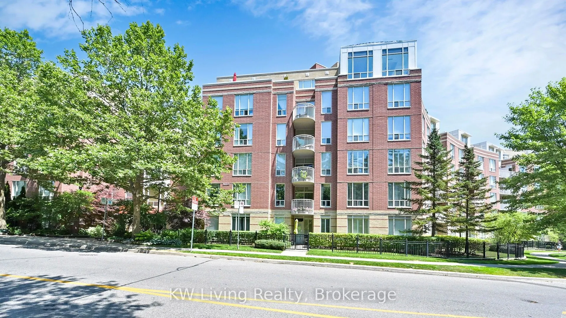 451 Rosewell Avenue, #608