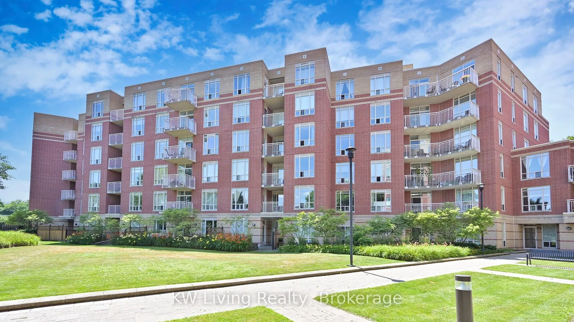 451 Rosewell Avenue, #608