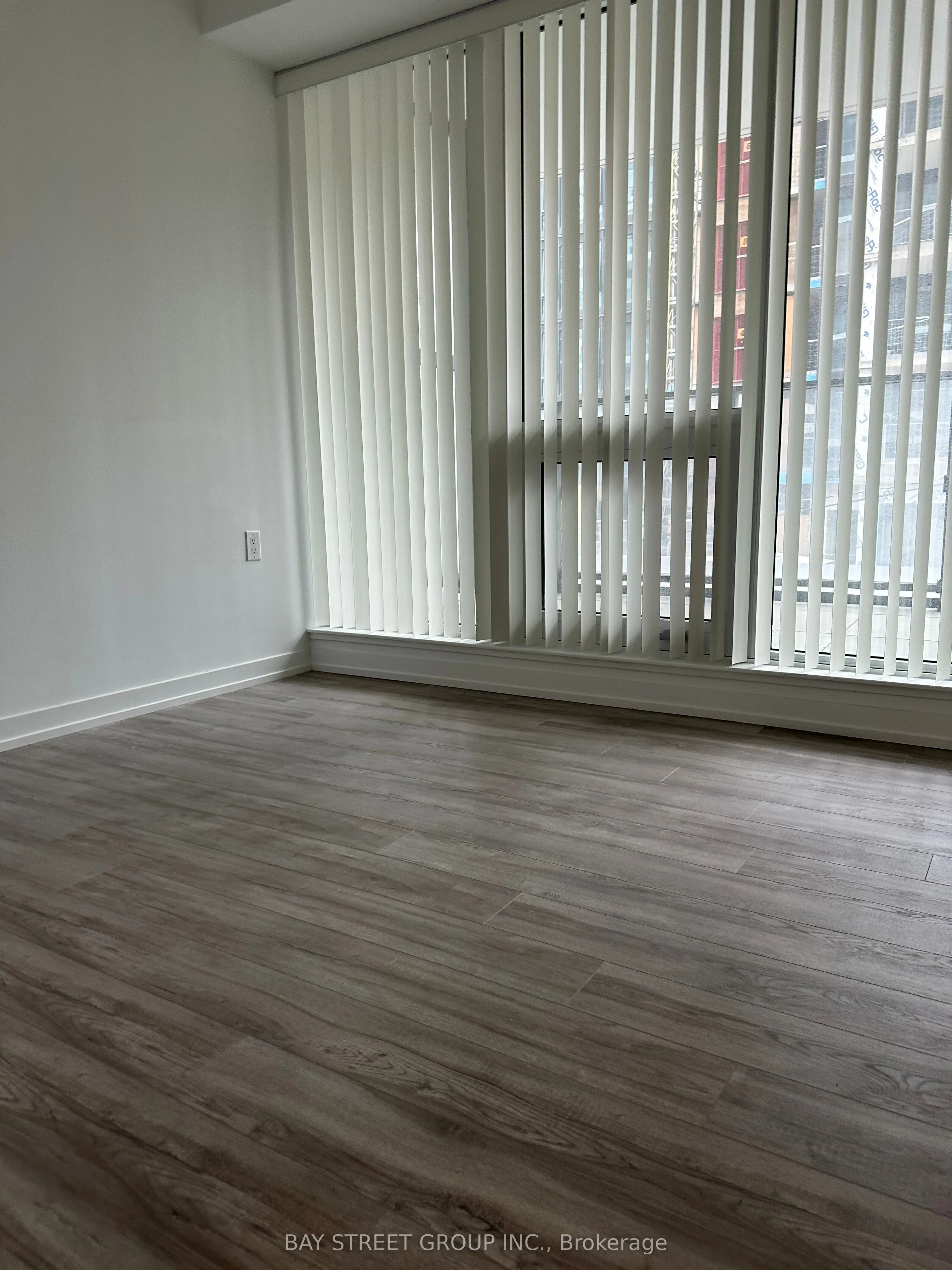 77 Shuter Street, #606