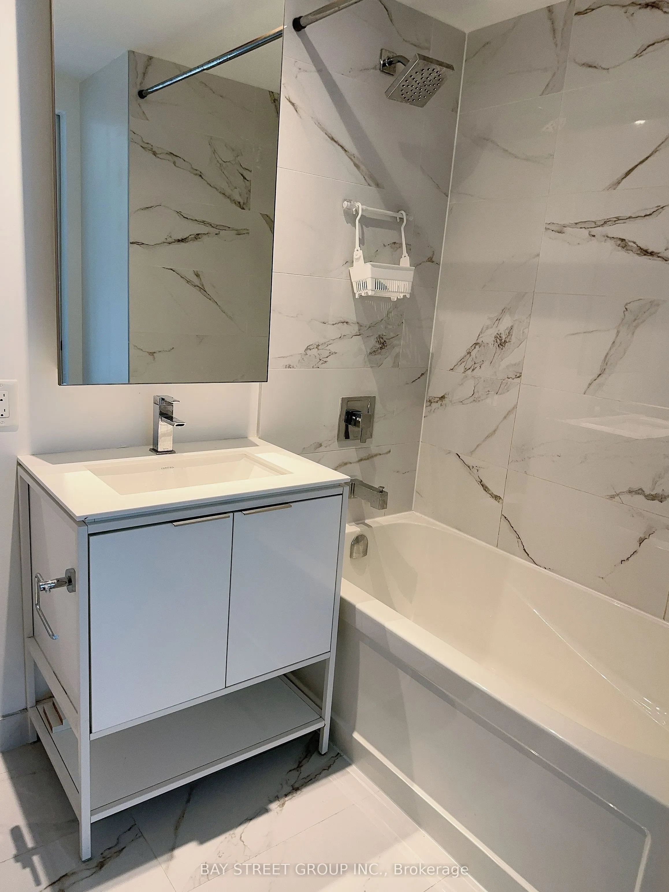 77 Shuter Street, #606