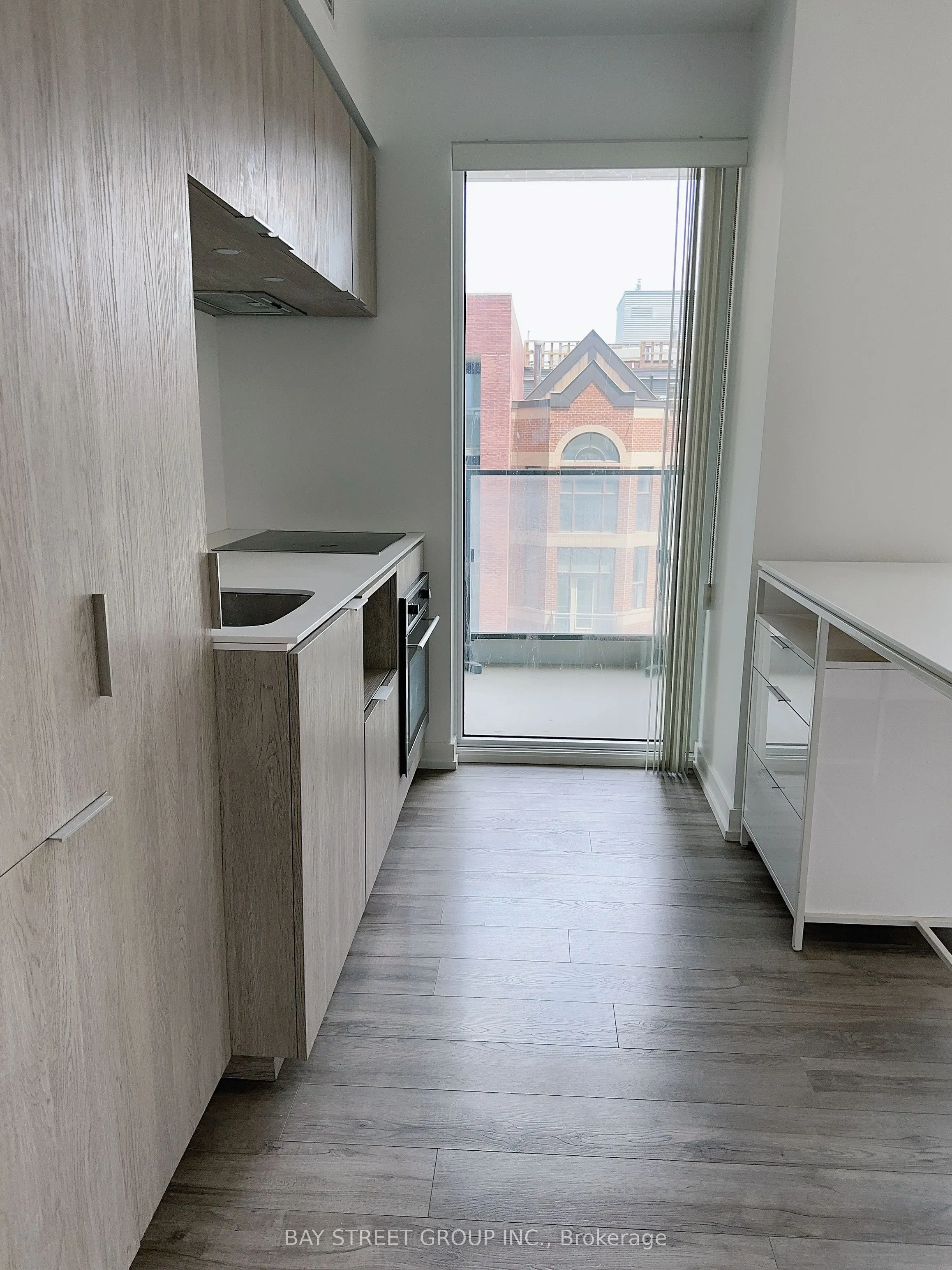 77 Shuter Street, #606