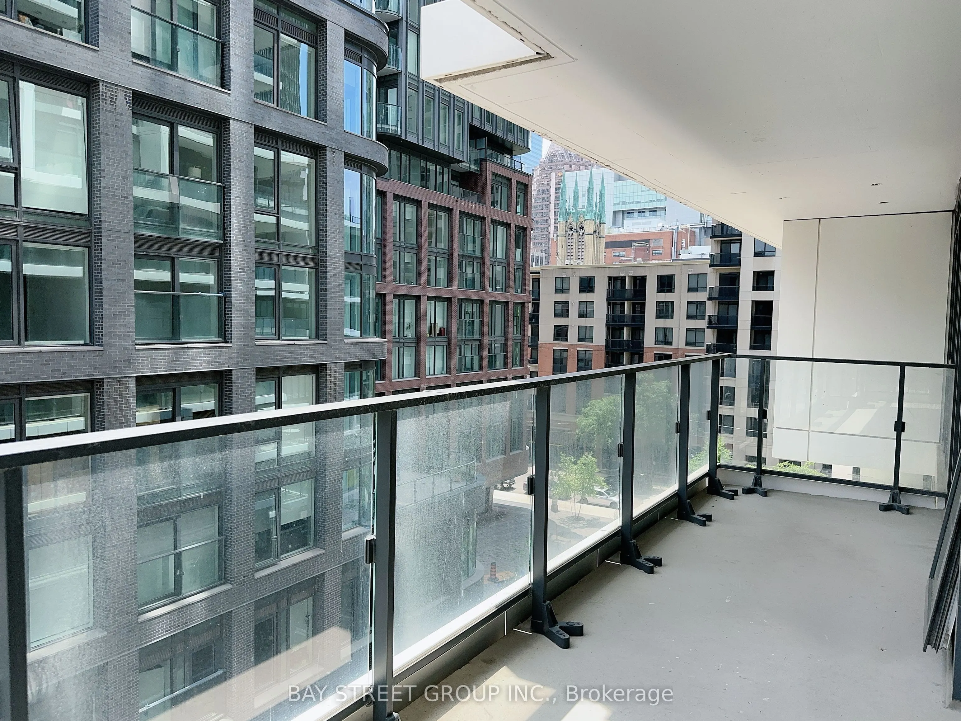 77 Shuter Street, #606