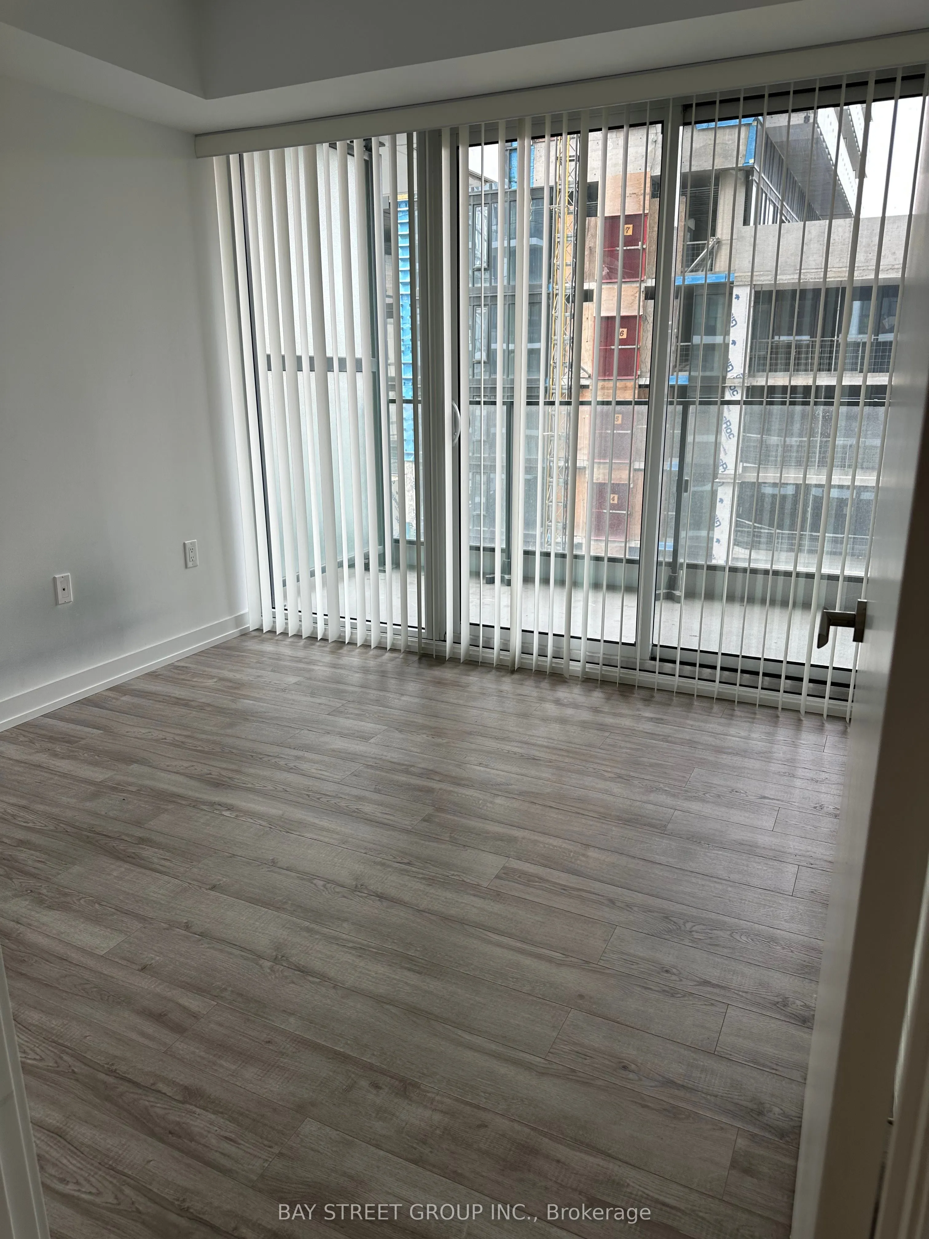 77 Shuter Street, #606