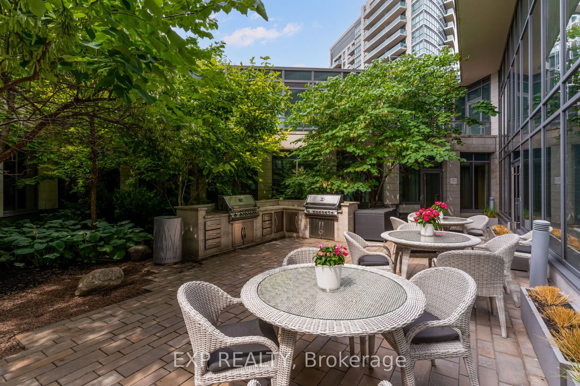 160 Vandeerhoof Avenue, #1610