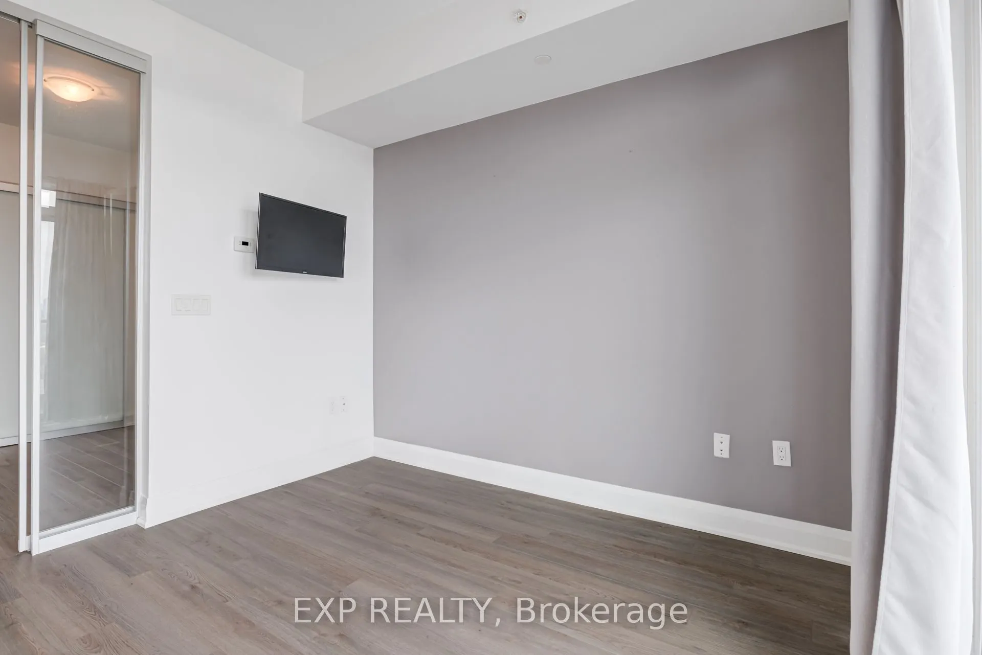 160 Vandeerhoof Avenue, #1610