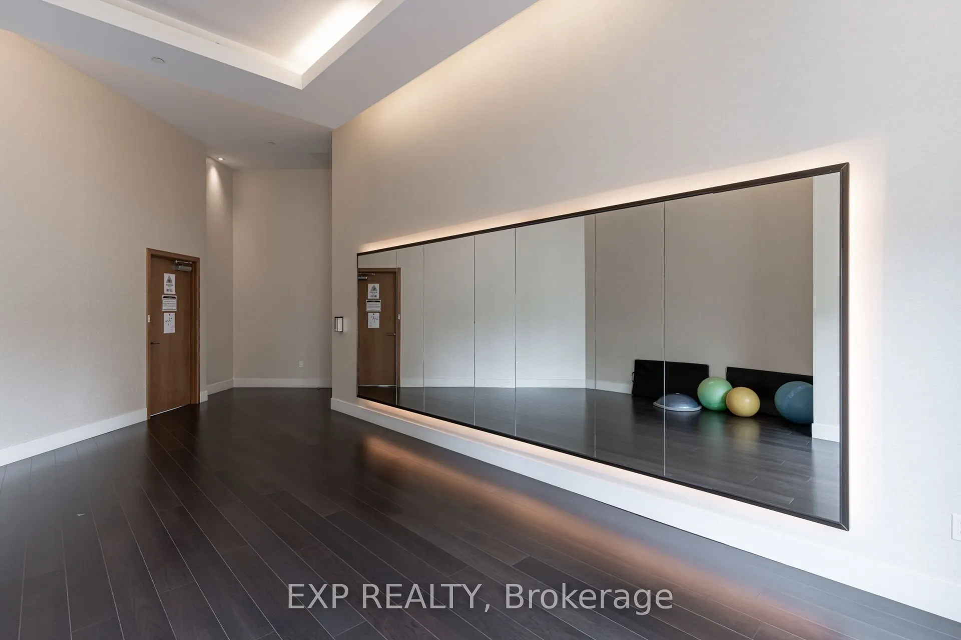 160 Vandeerhoof Avenue, #1610