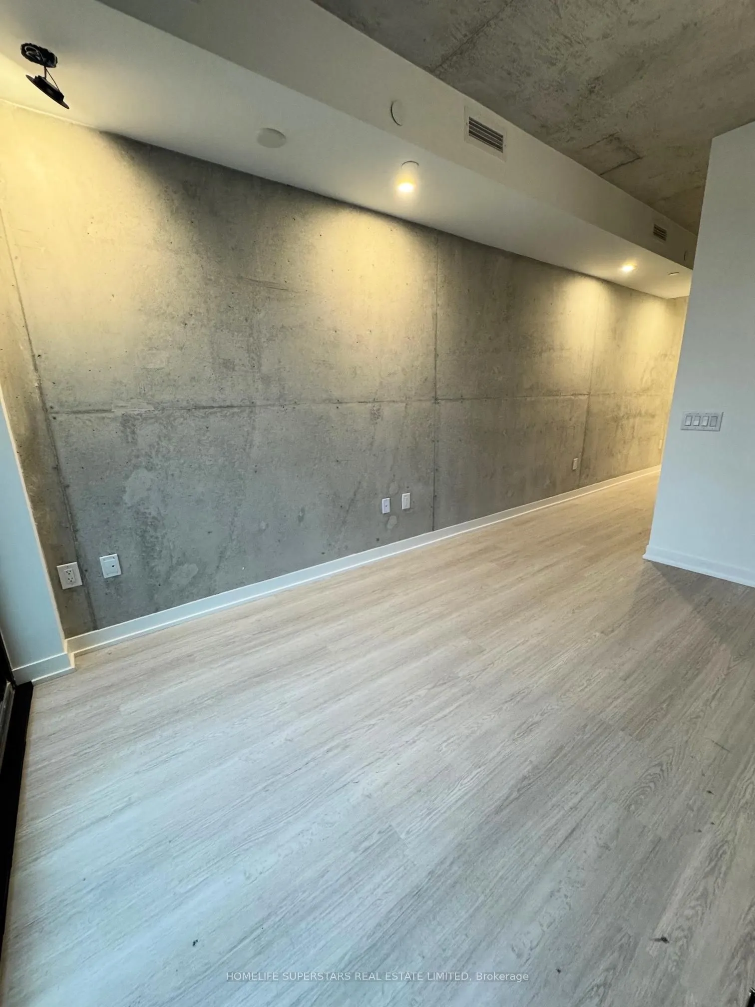 195 McCaul Street, #1212