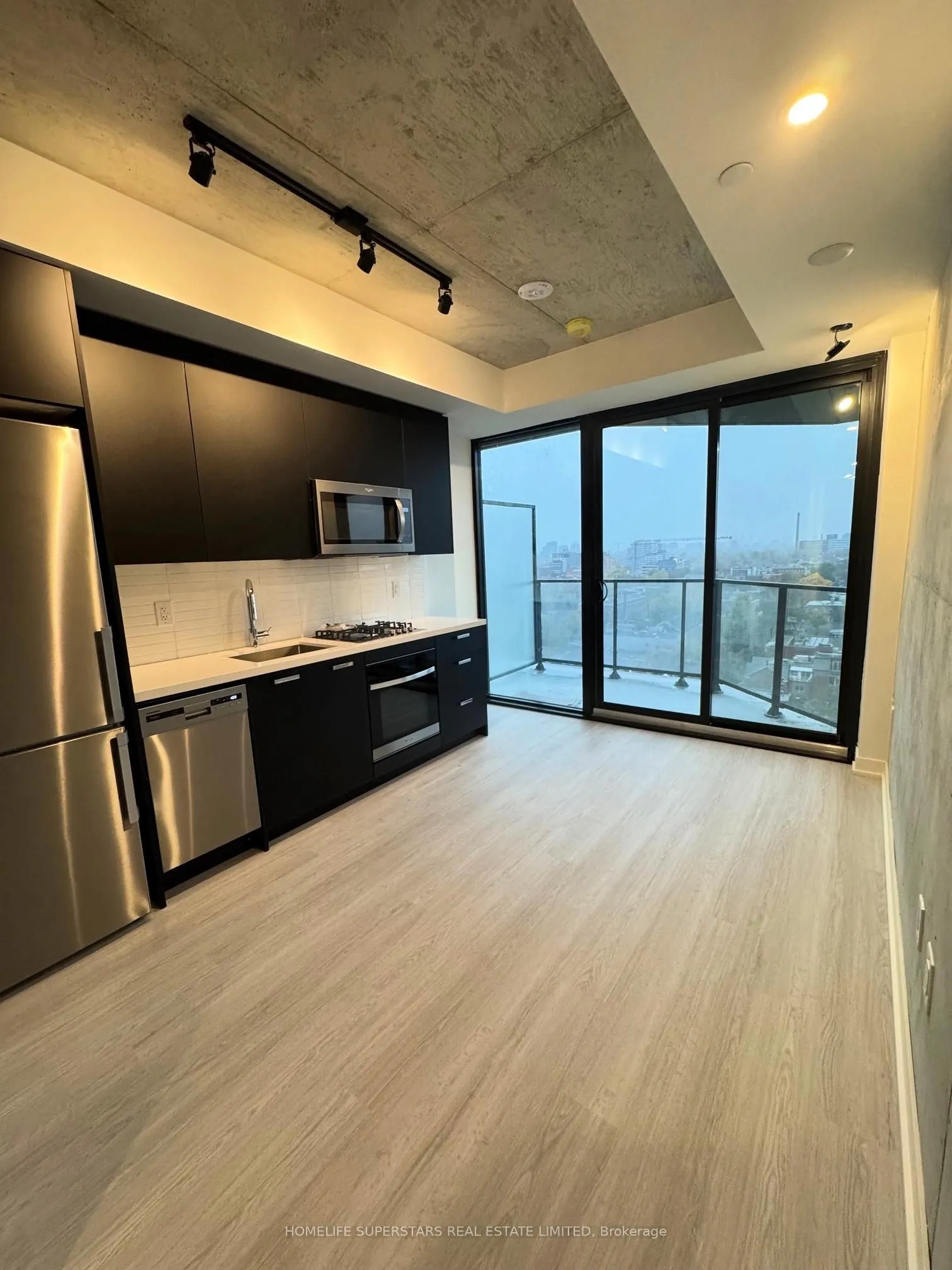 195 McCaul Street, #1212