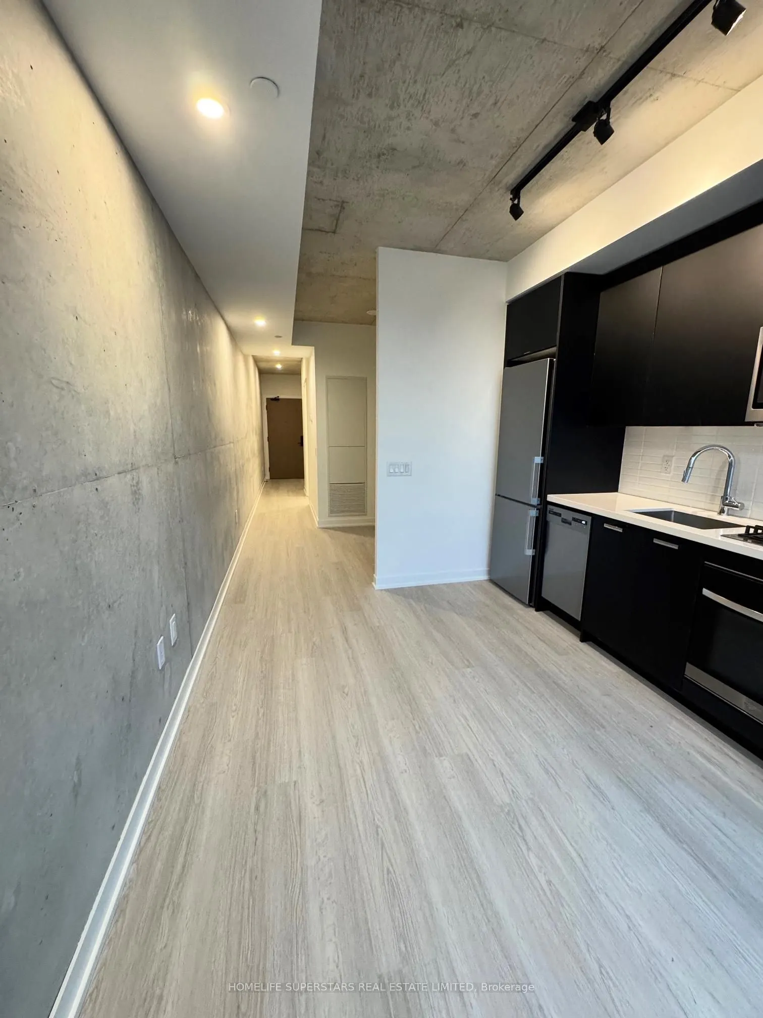 195 McCaul Street, #1212