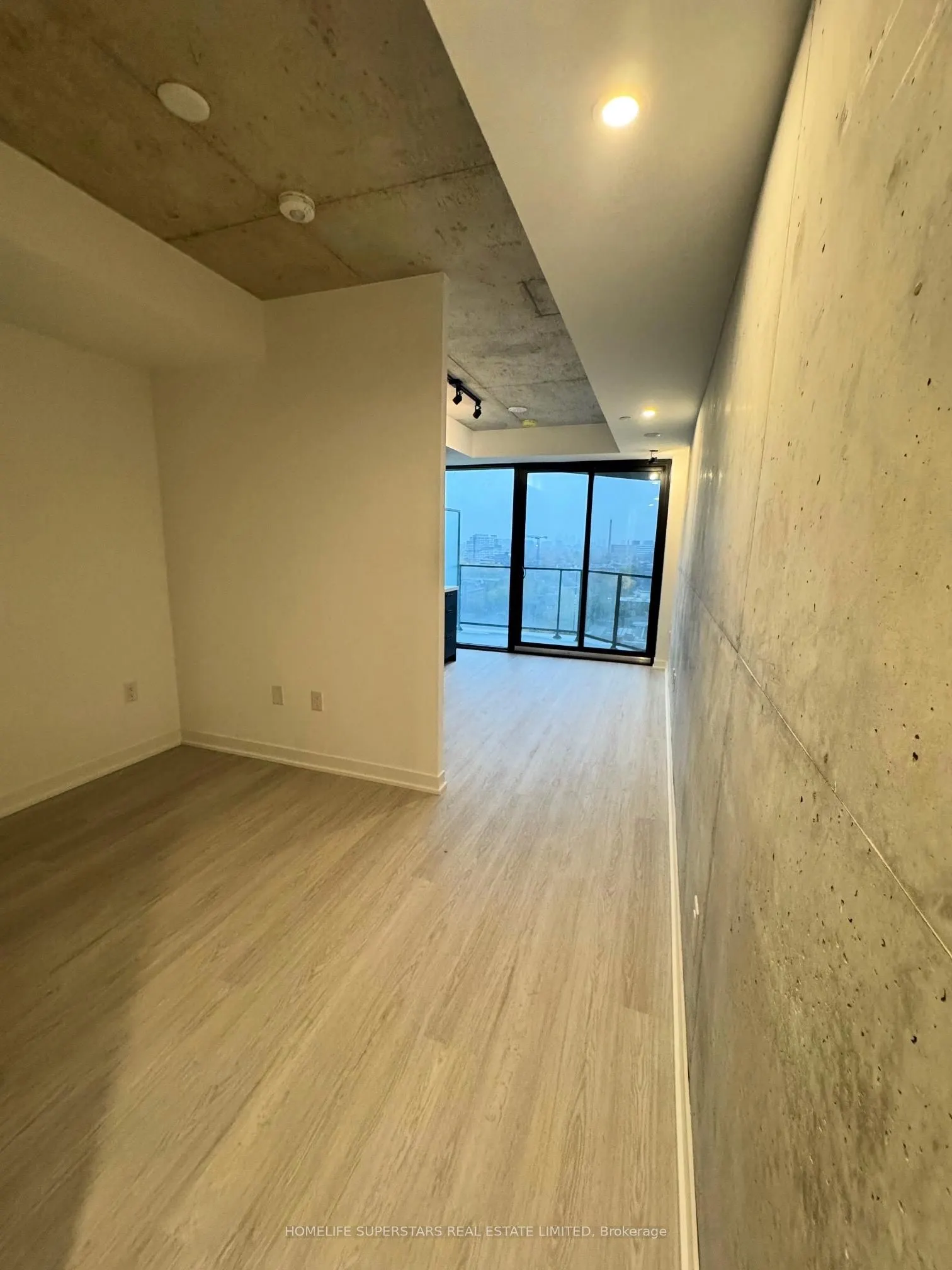 195 McCaul Street, #1212