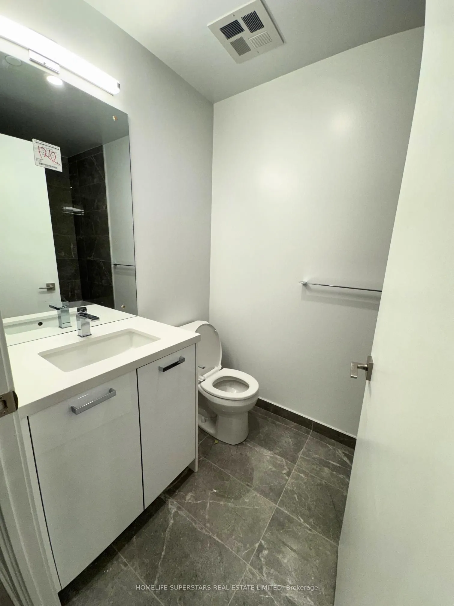 195 McCaul Street, #1212