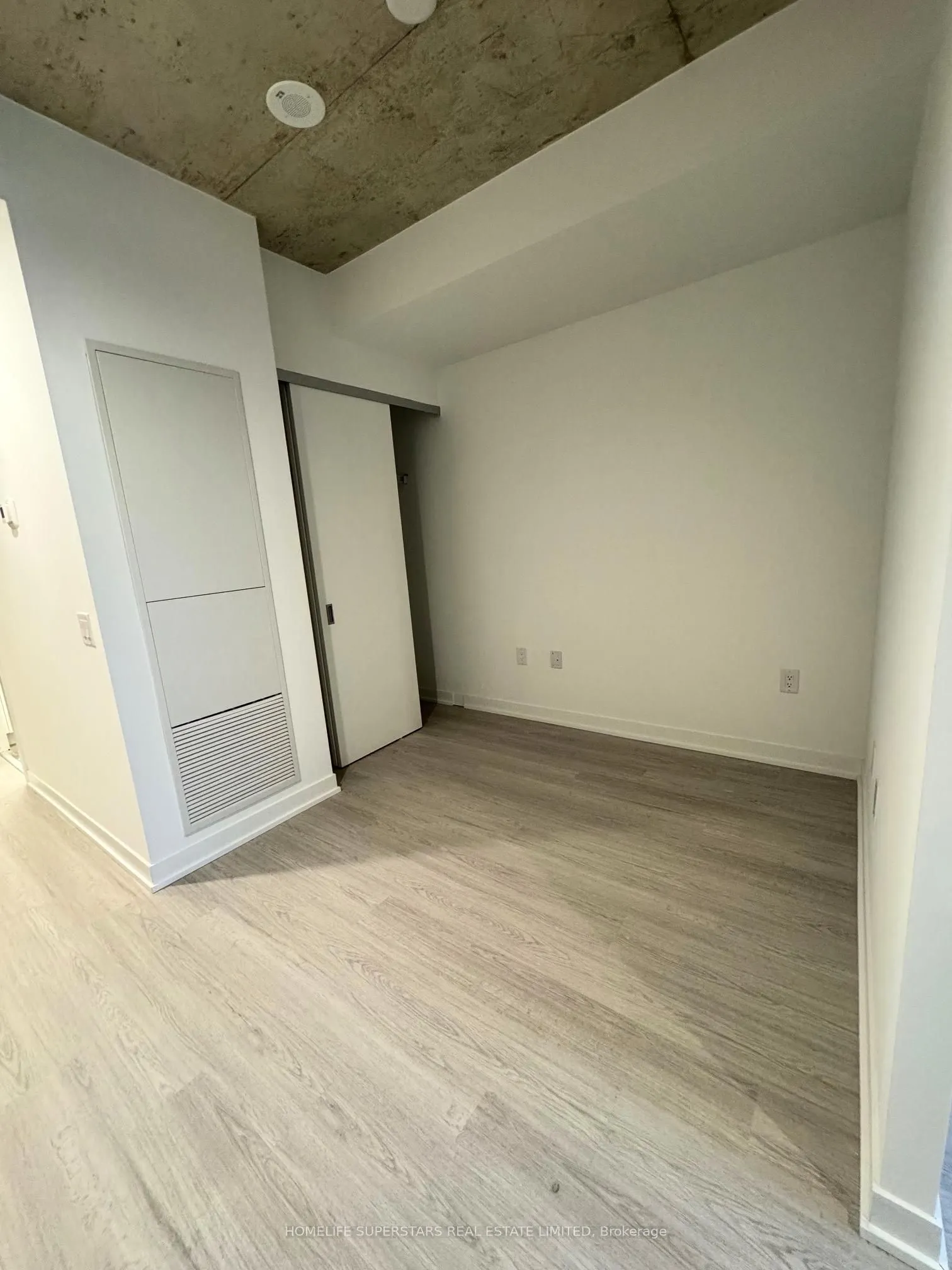 195 McCaul Street, #1212