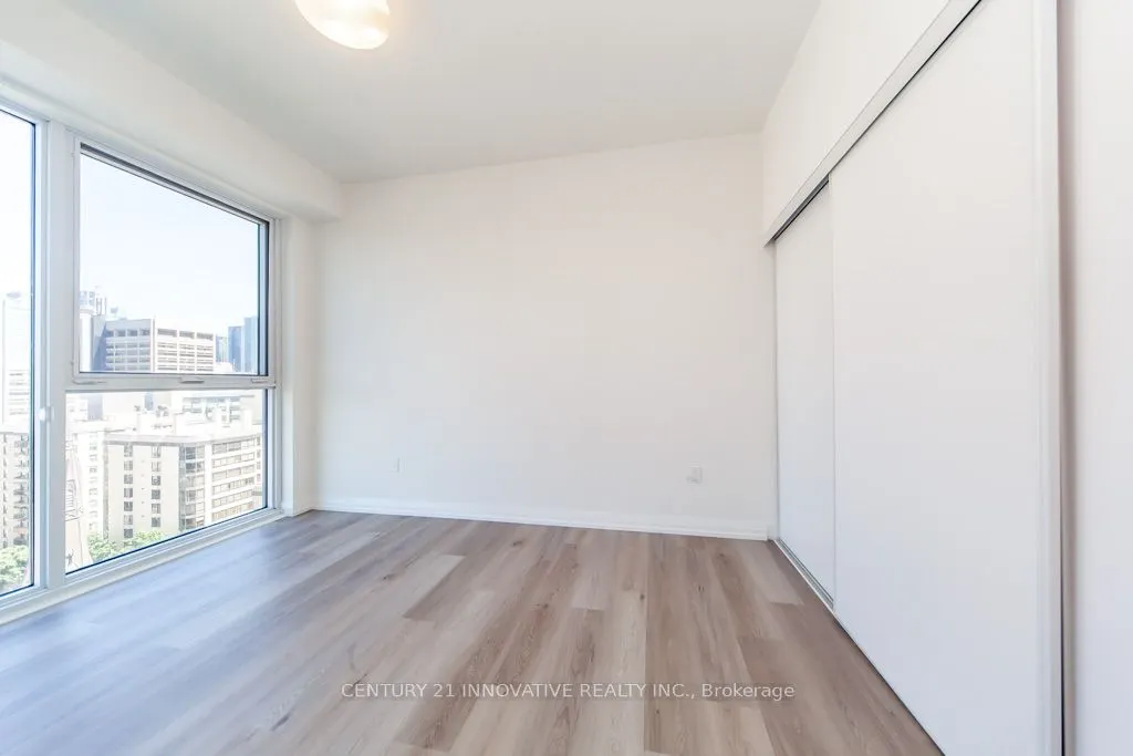 280 Dundas Street W, #1511