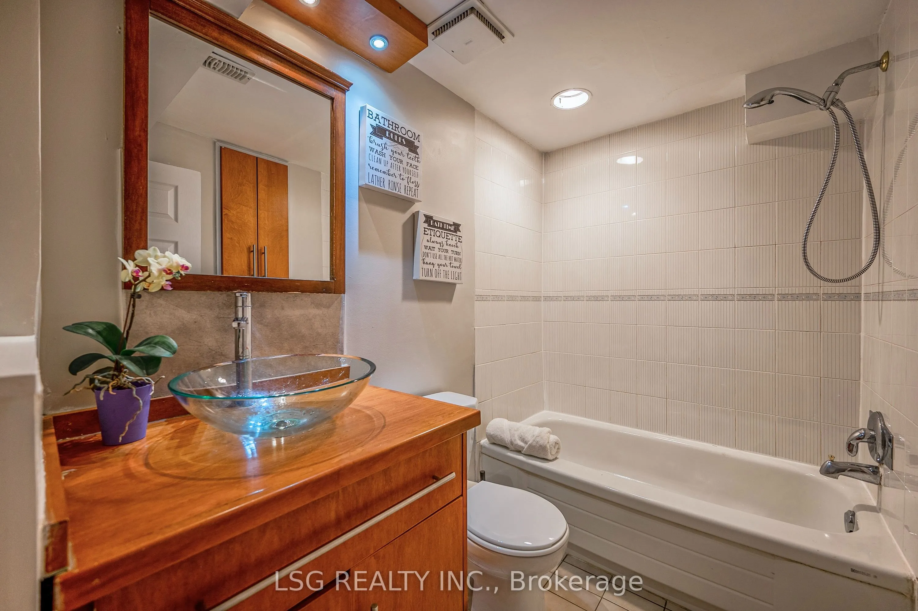 182 Lawrence Avenue W, #Lower
