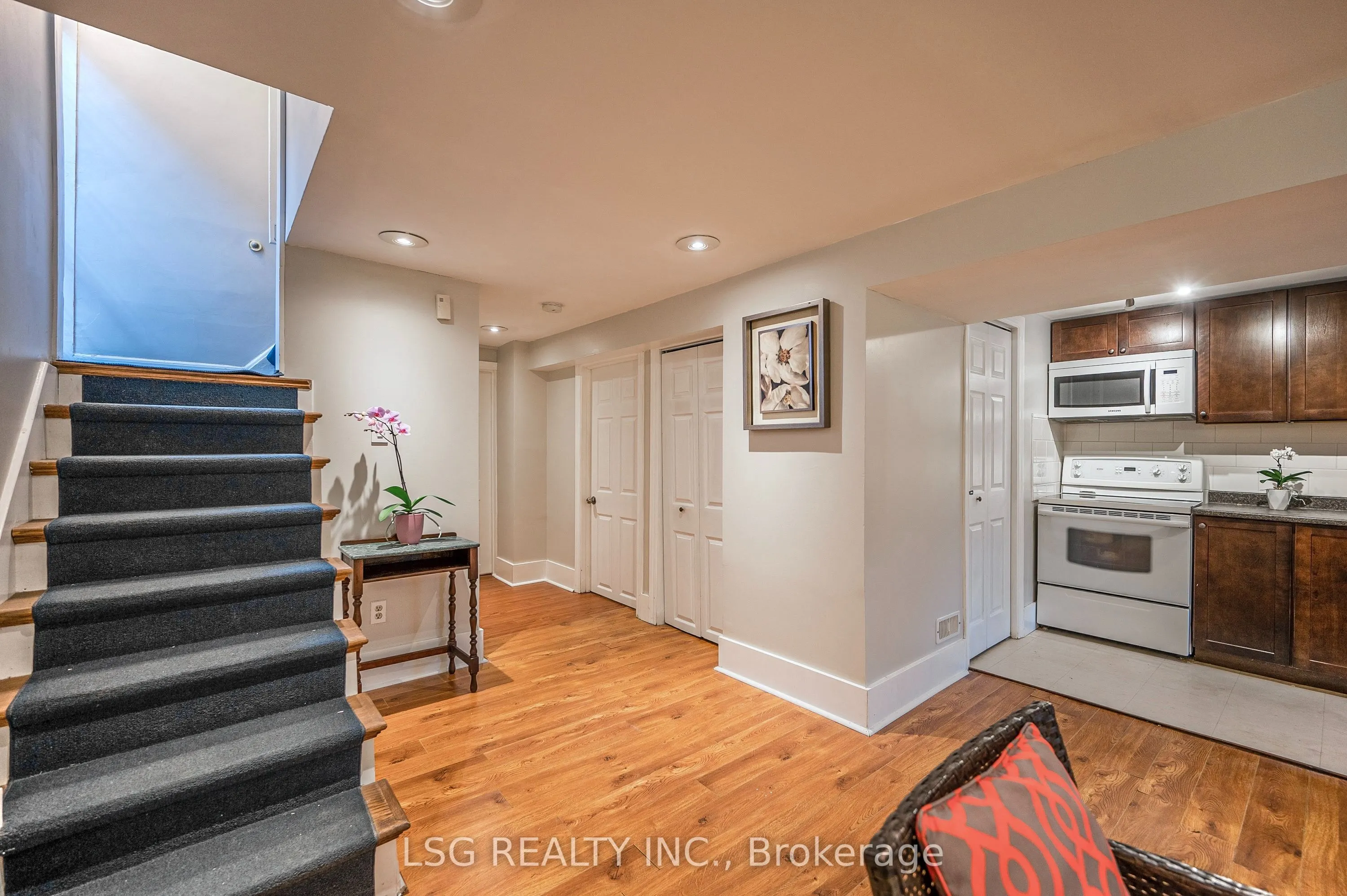 182 Lawrence Avenue W, #Lower
