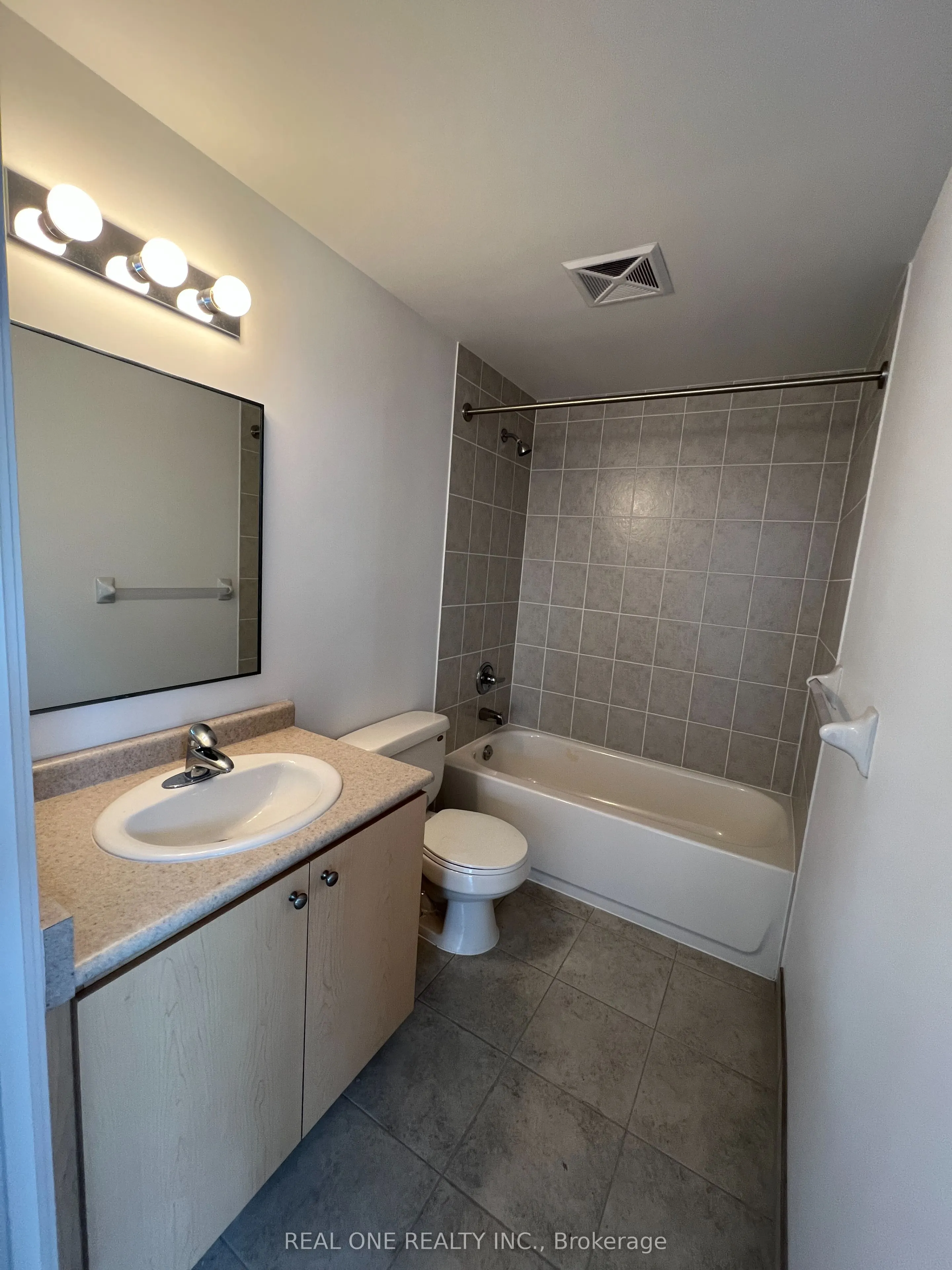 15 Maplewood Avenue, #302