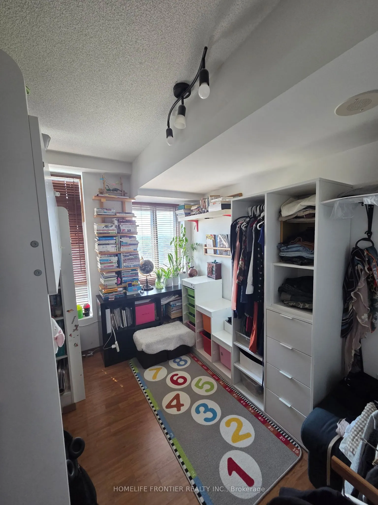 15 Maplewood Avenue, #911
