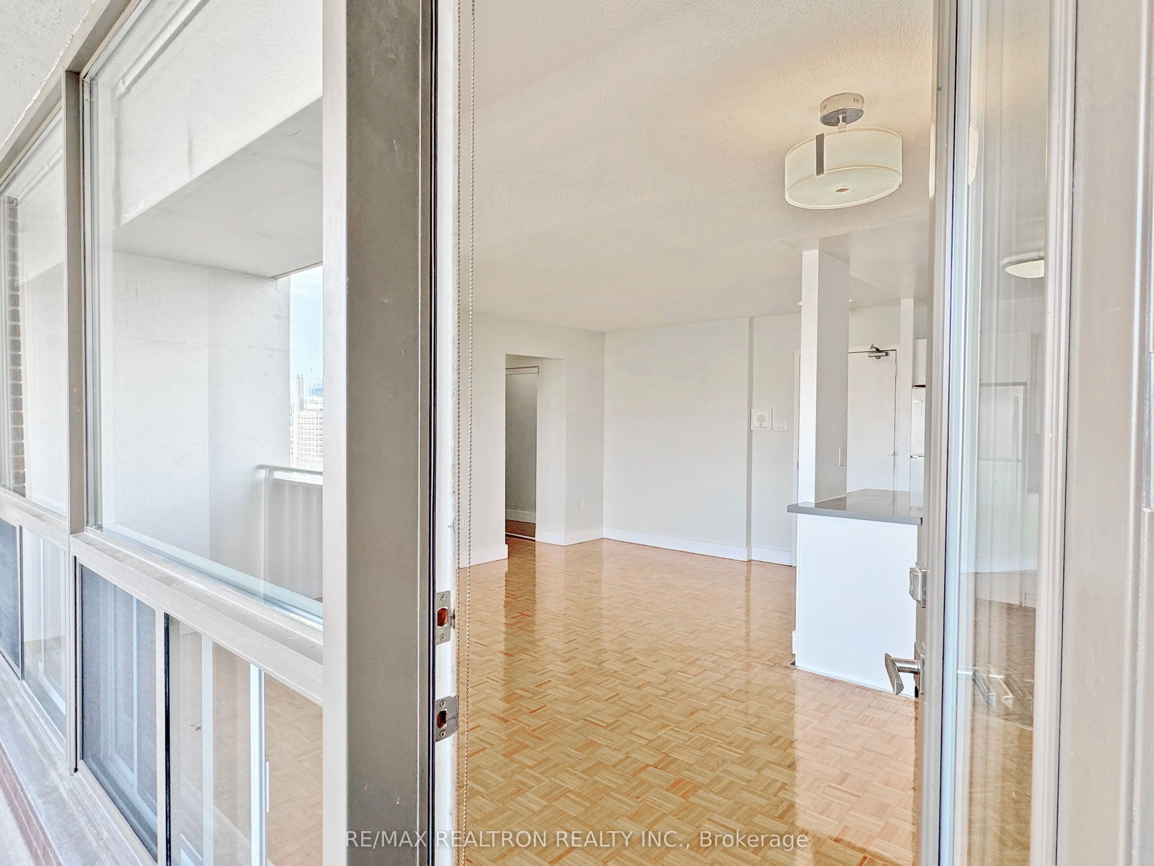 666 Spadina Avenue, #2010