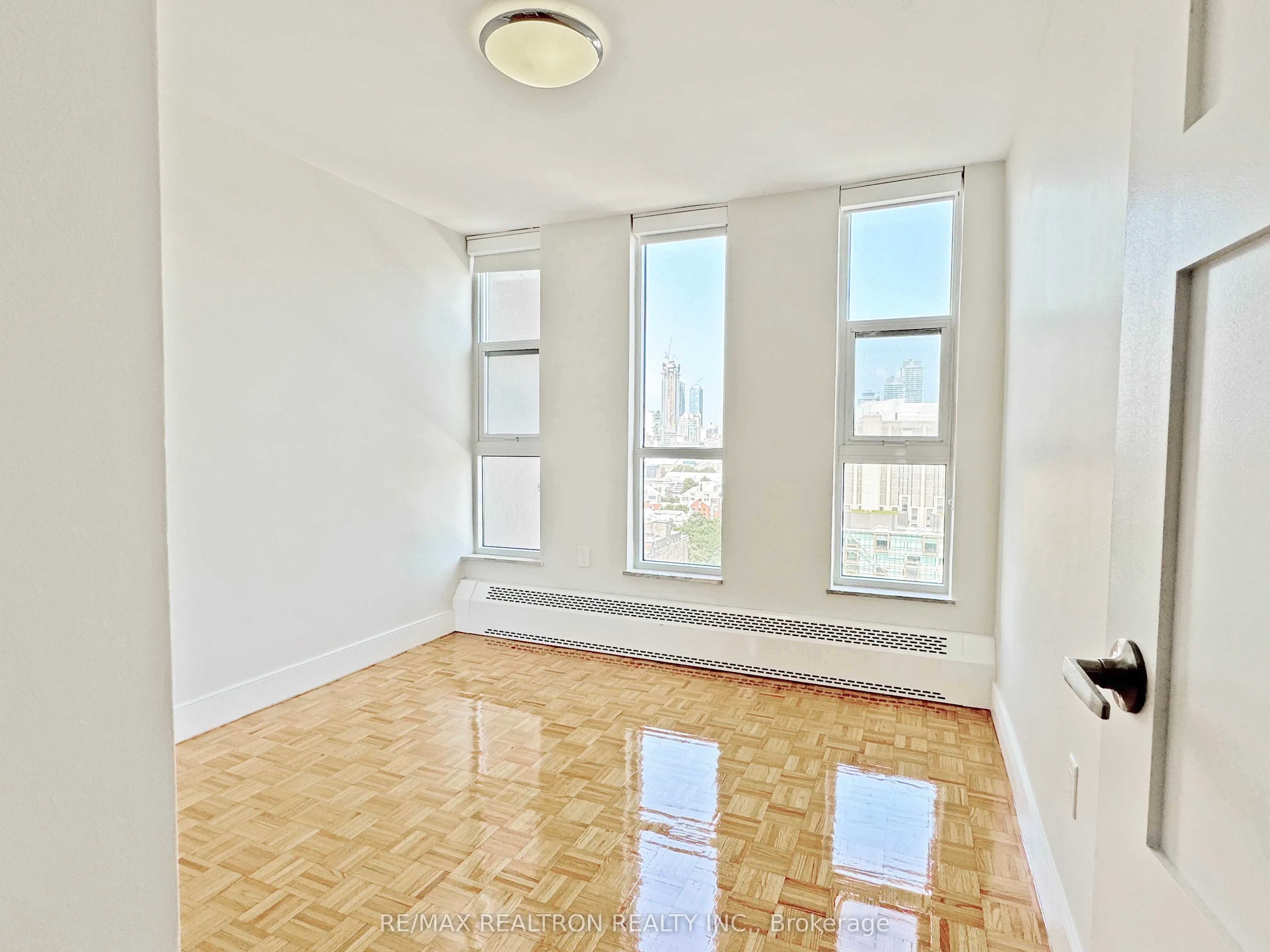 666 Spadina Avenue, #2010