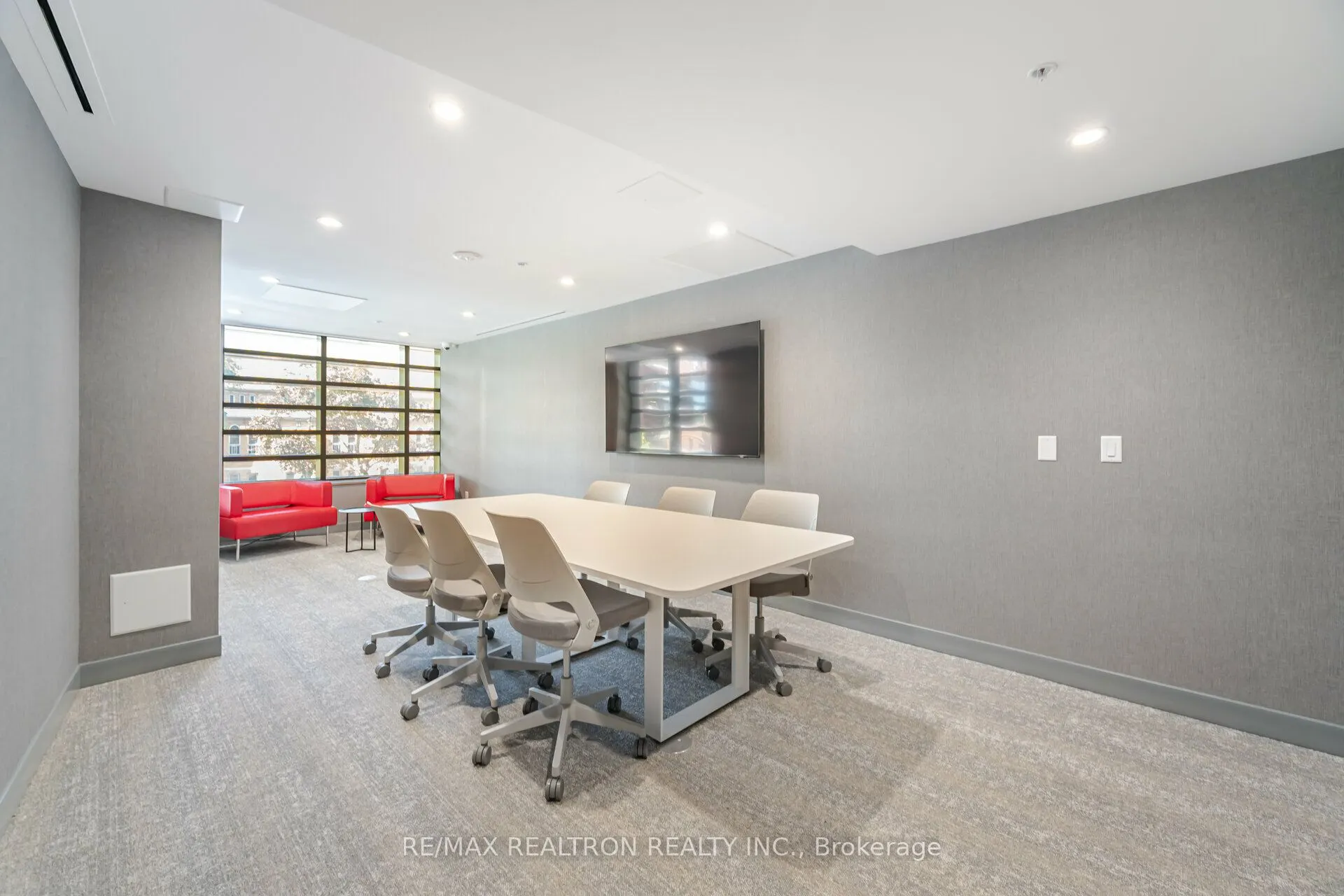 2525 Bathurst Street, #407