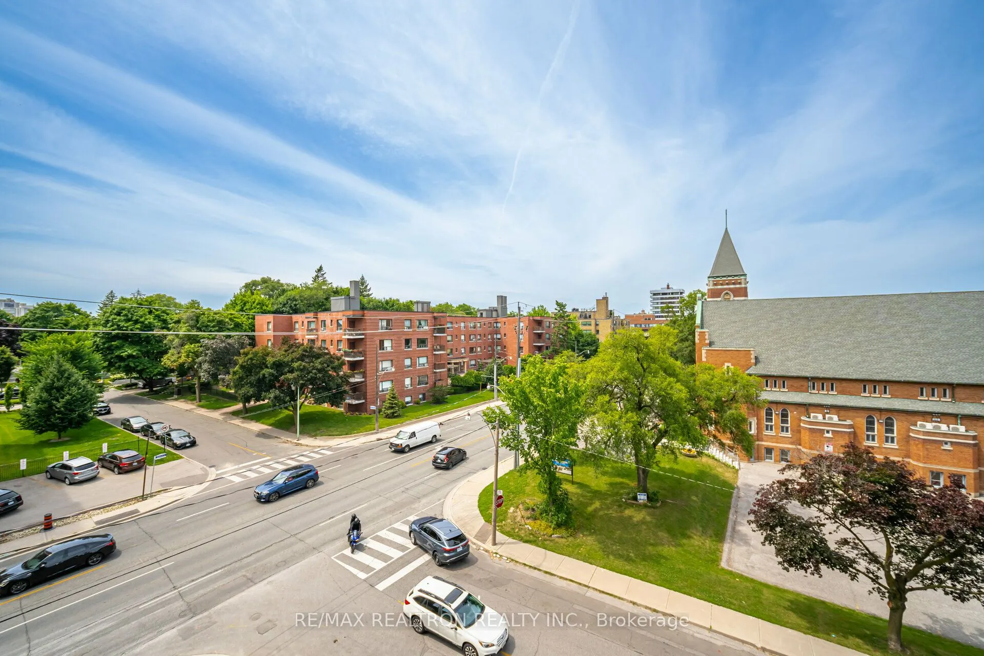 2525 Bathurst Street, #407