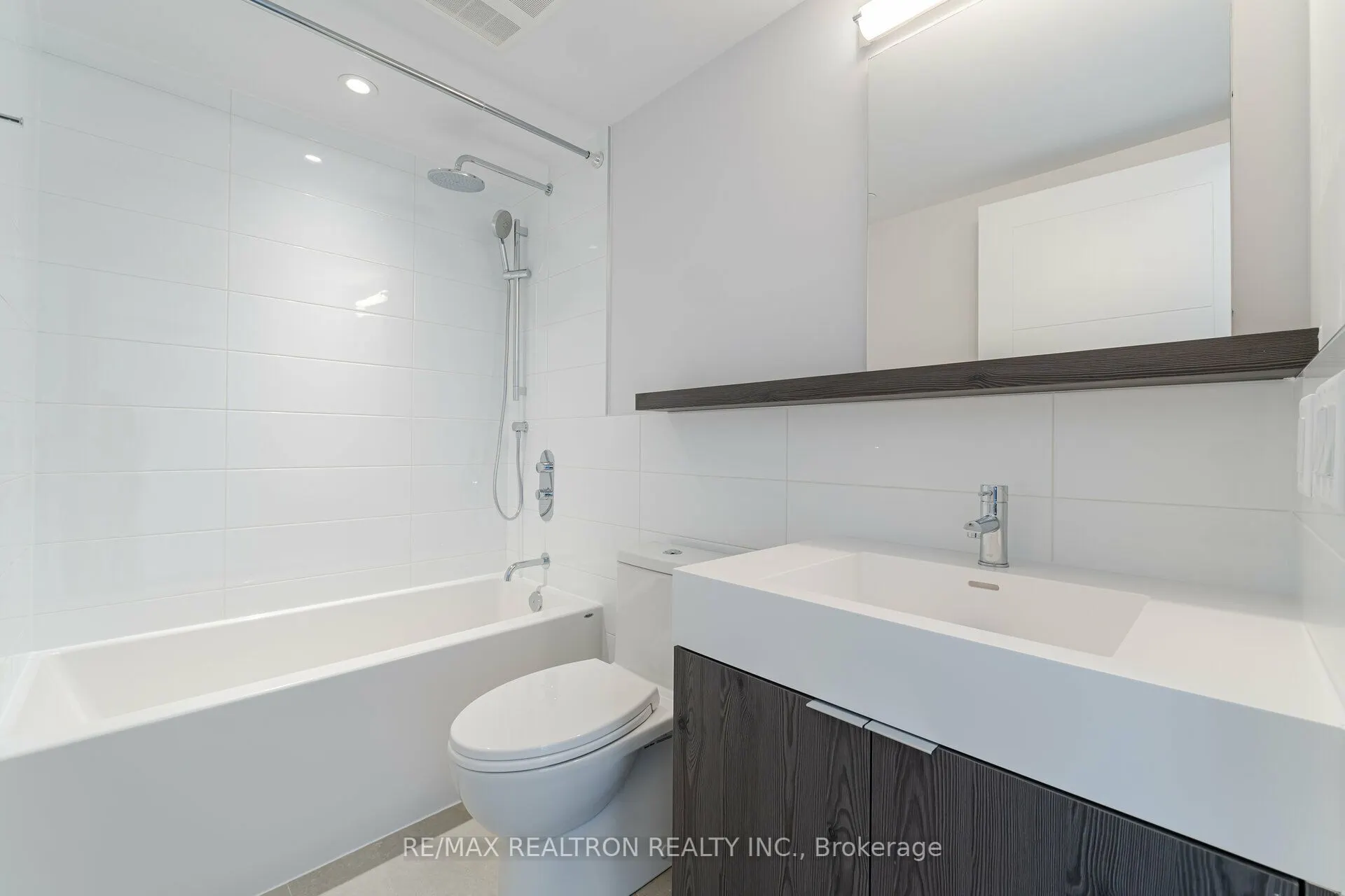 2525 Bathurst Street, #407