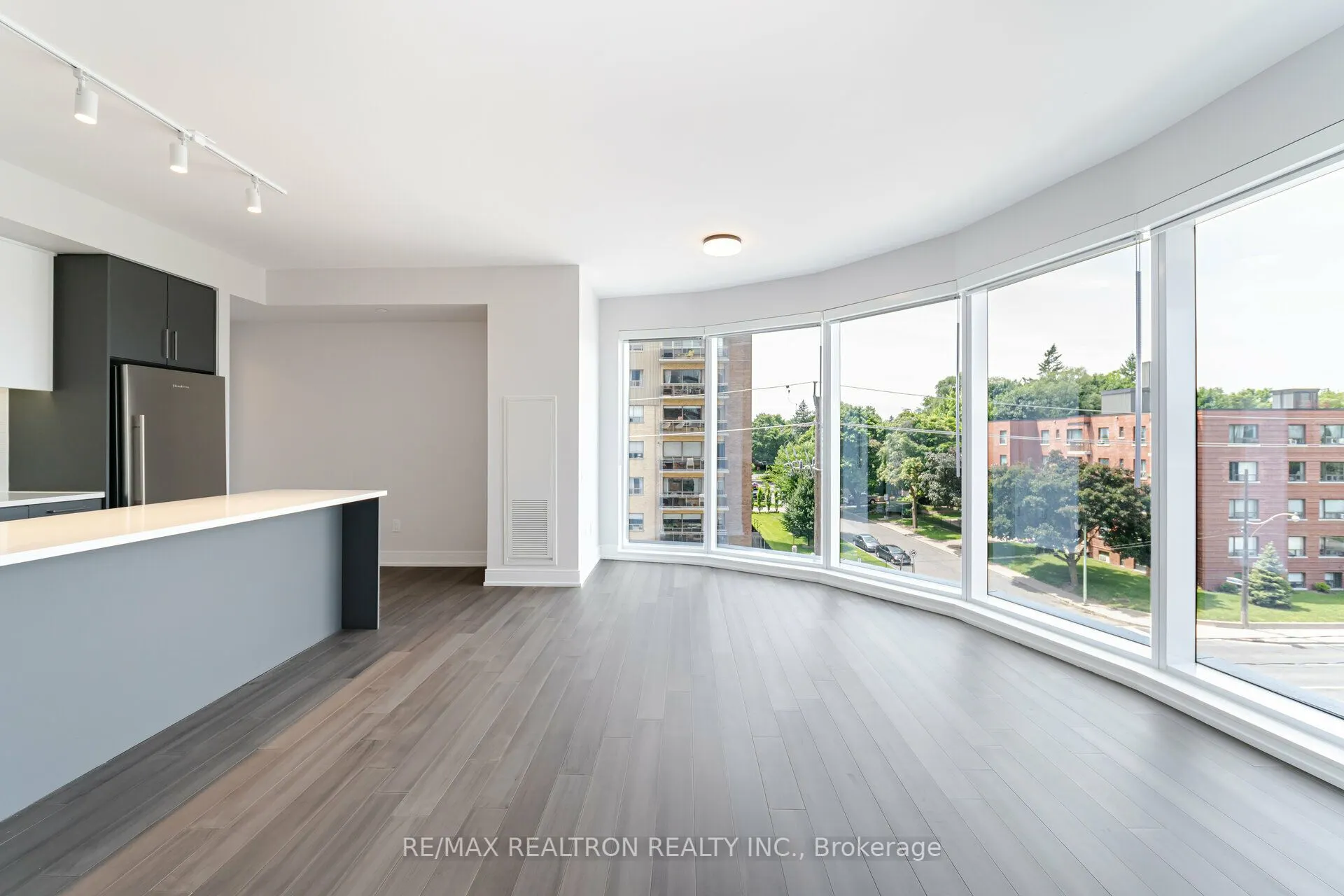2525 Bathurst Street, #407