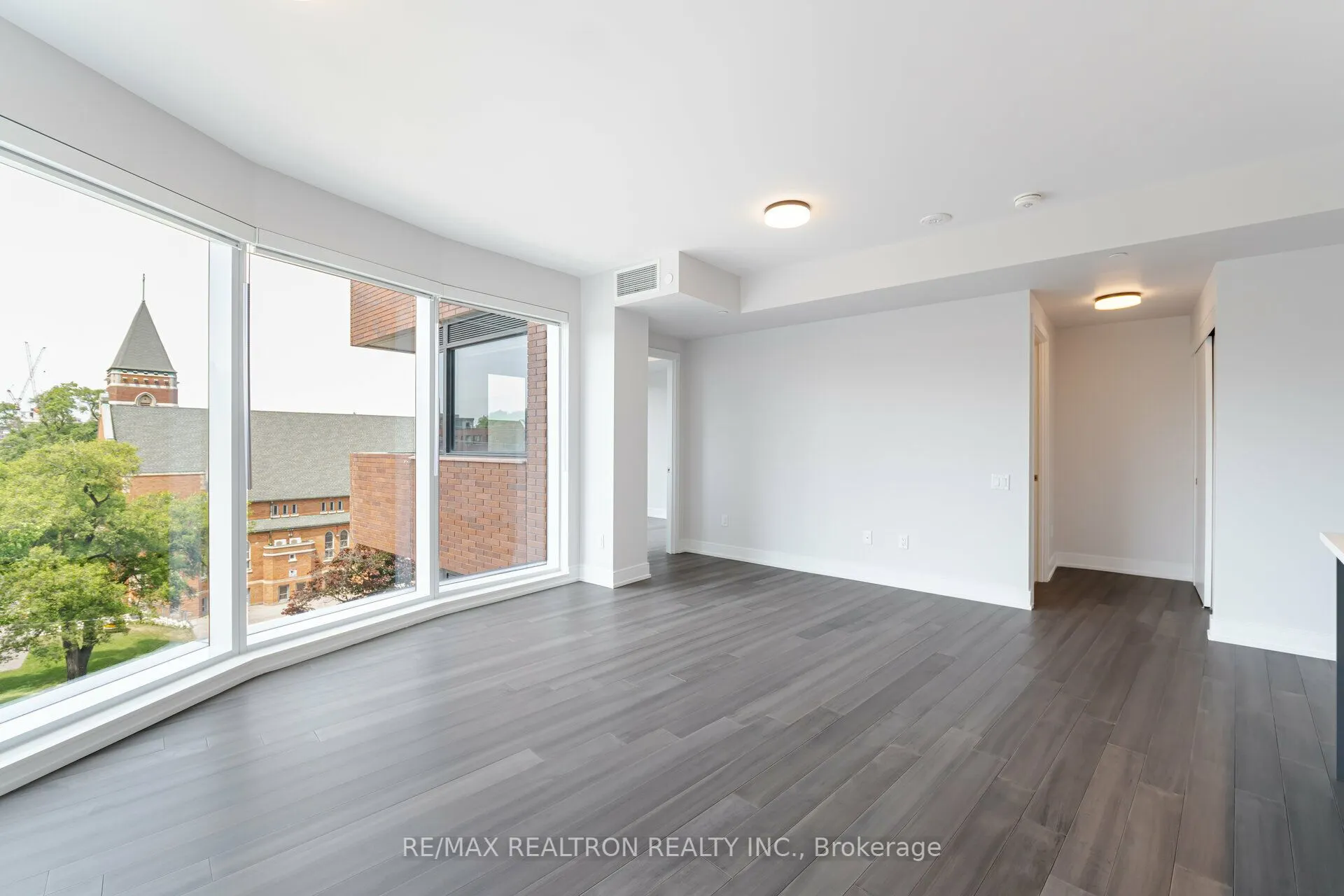 2525 Bathurst Street, #407