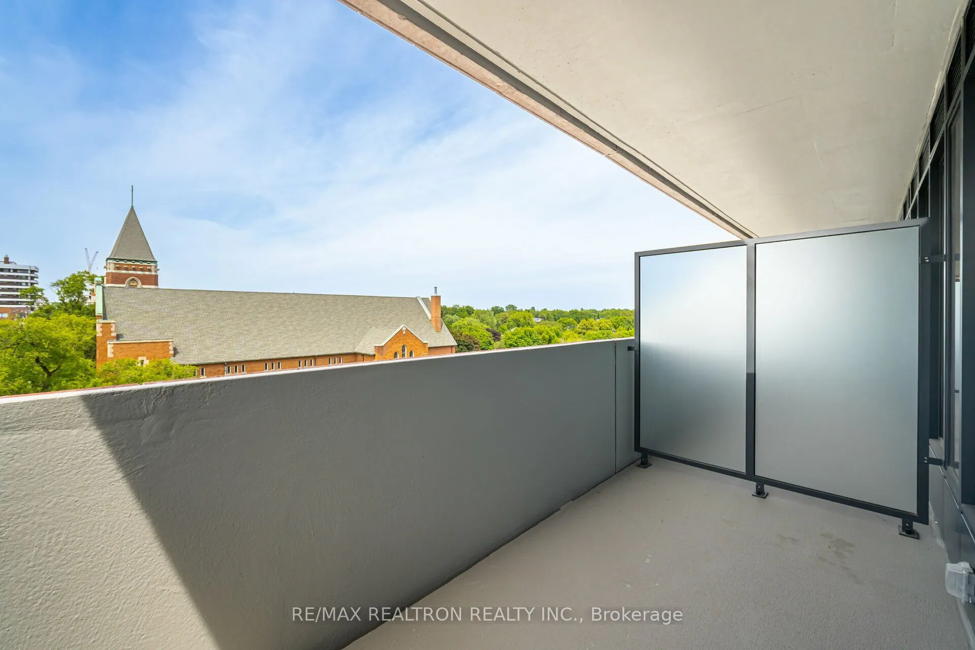 2525 Bathurst Street, #407