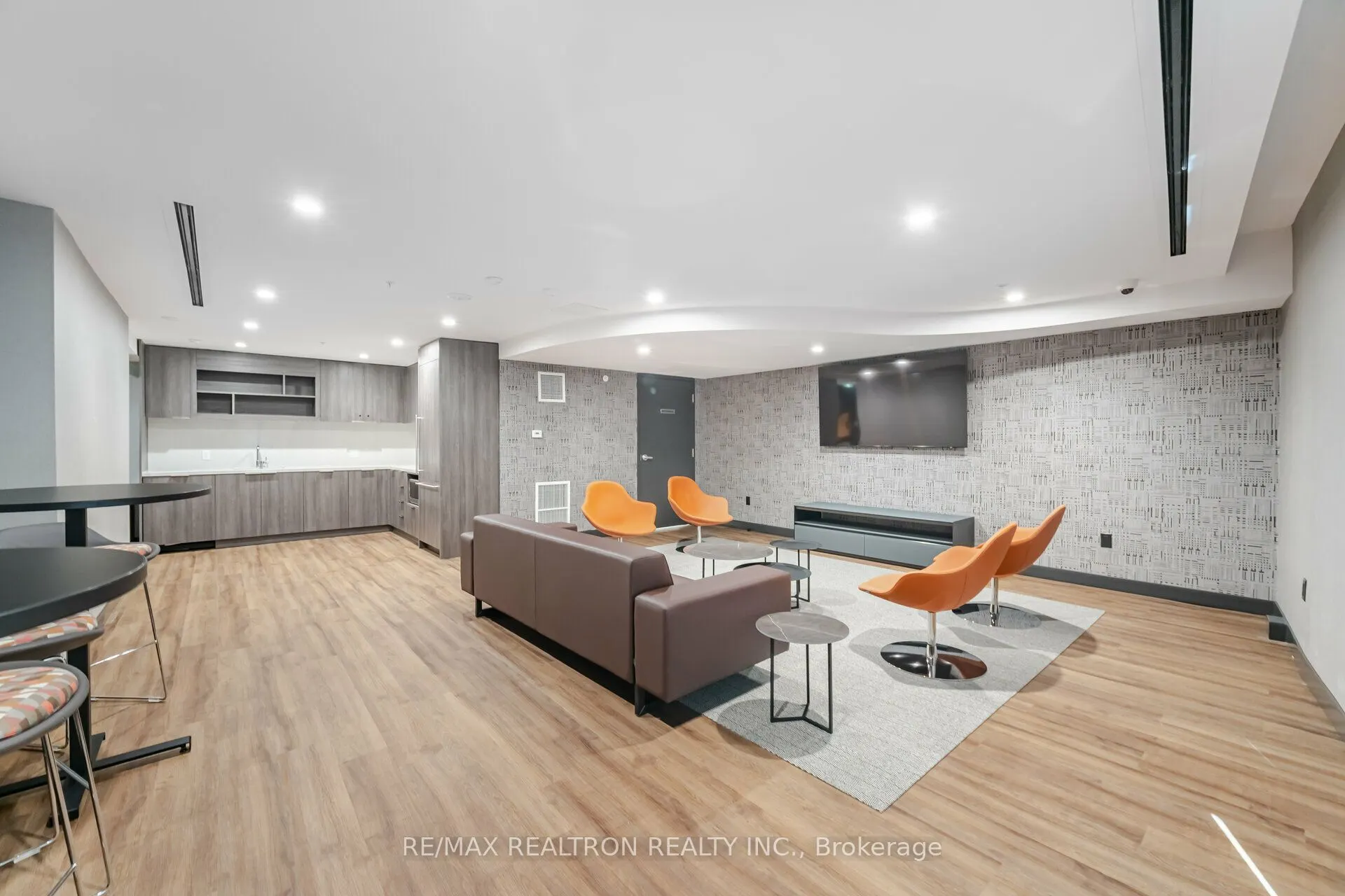 2525 Bathurst Street, #407