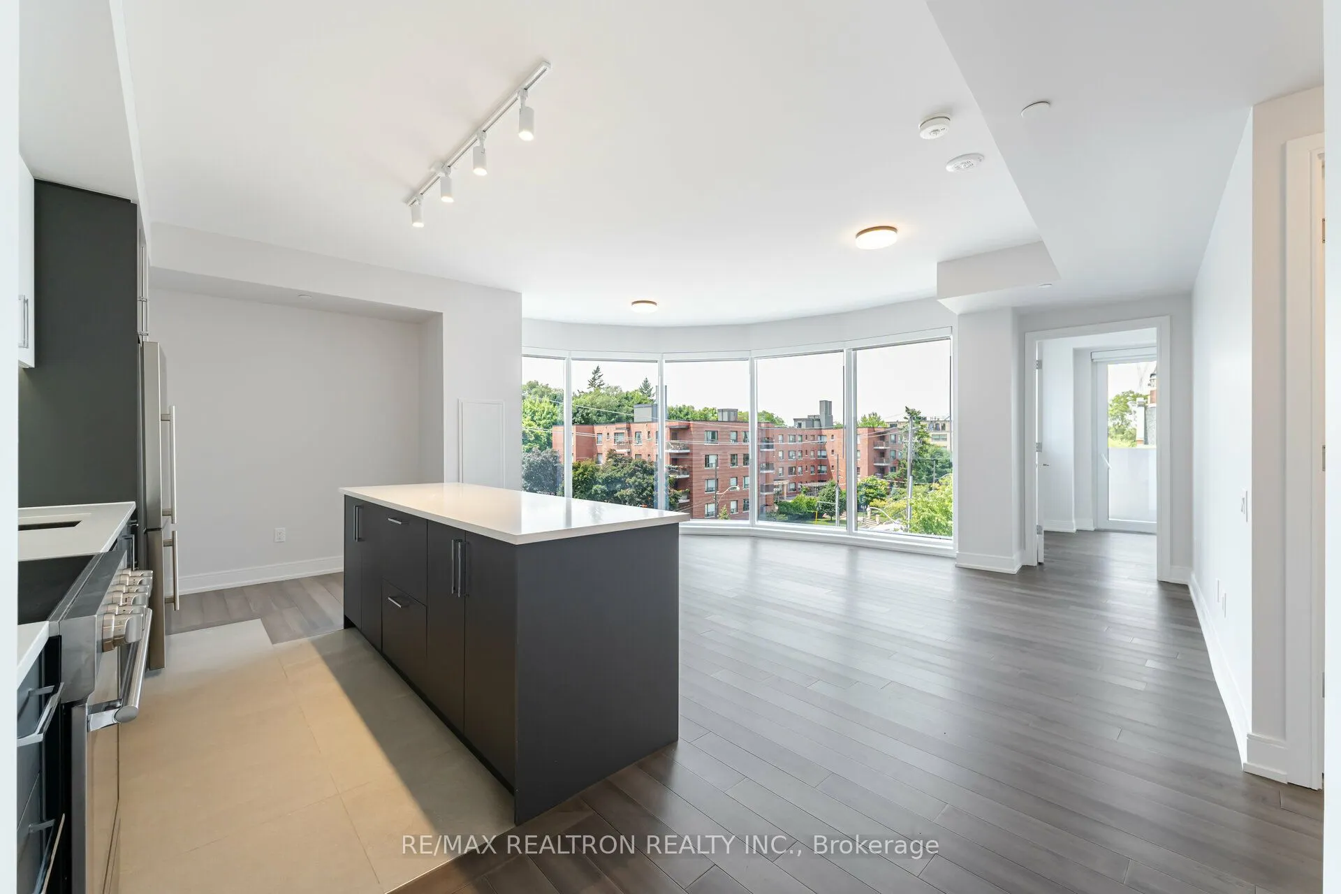 2525 Bathurst Street, #407
