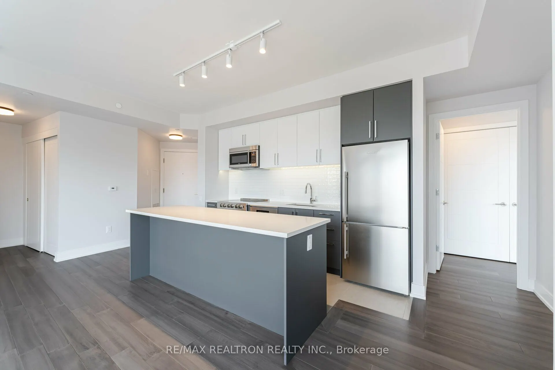 2525 Bathurst Street, #407