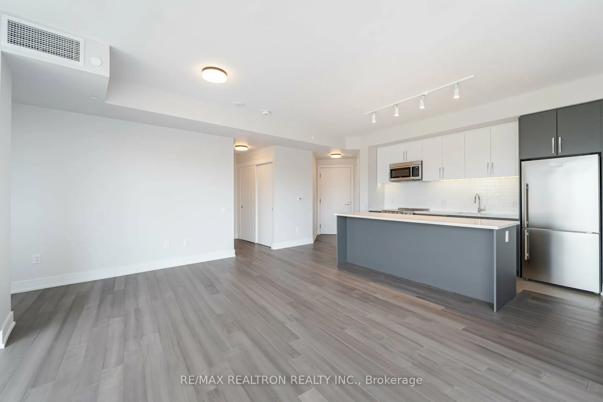 2525 Bathurst Street, #407