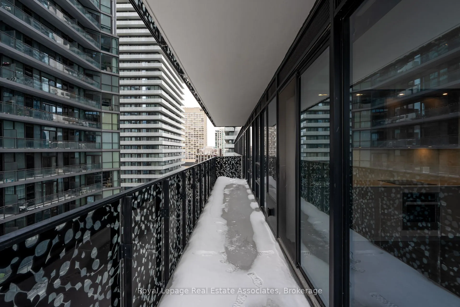 55 Charles Street E, #2206