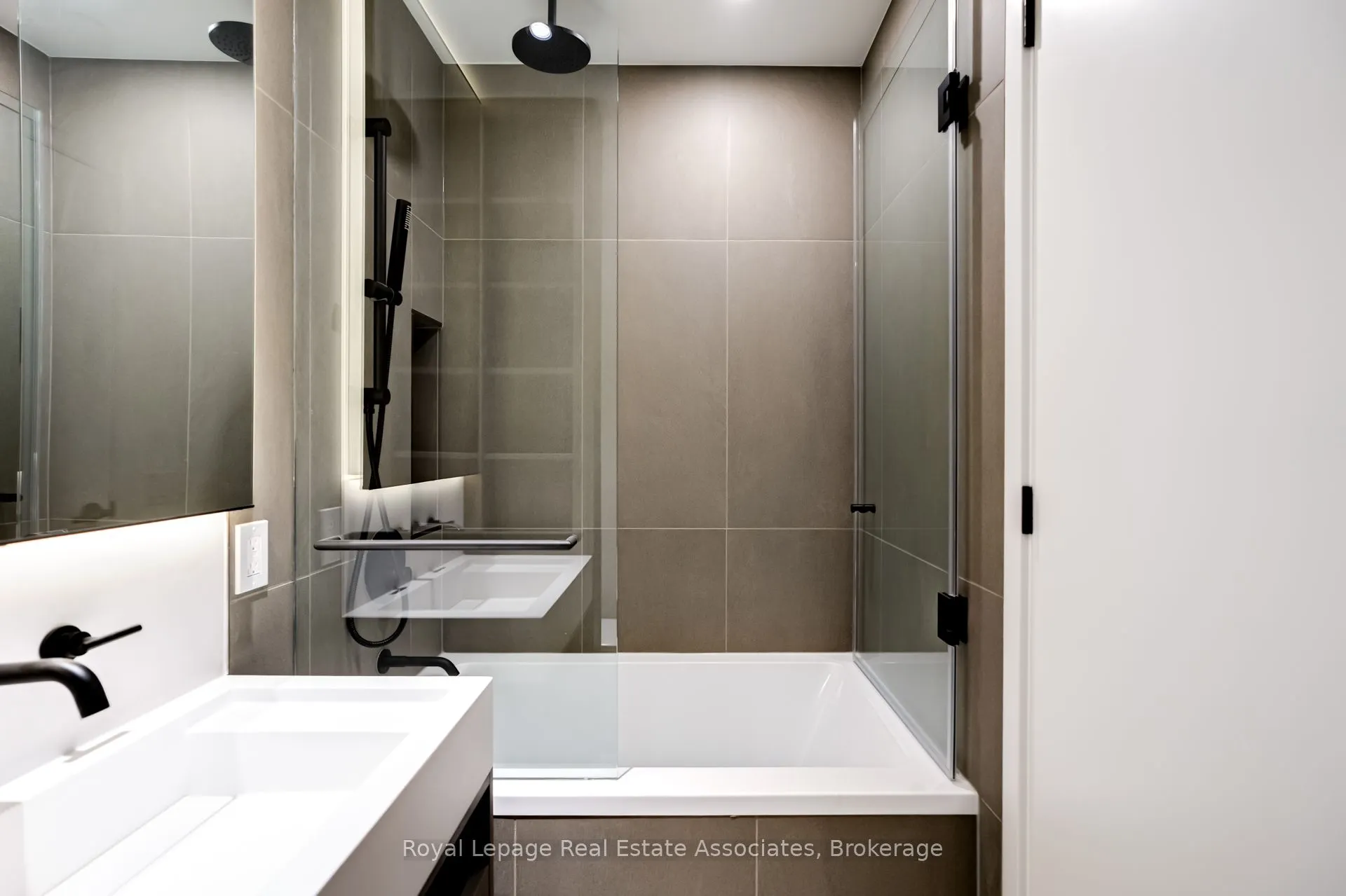 55 Charles Street E, #2206