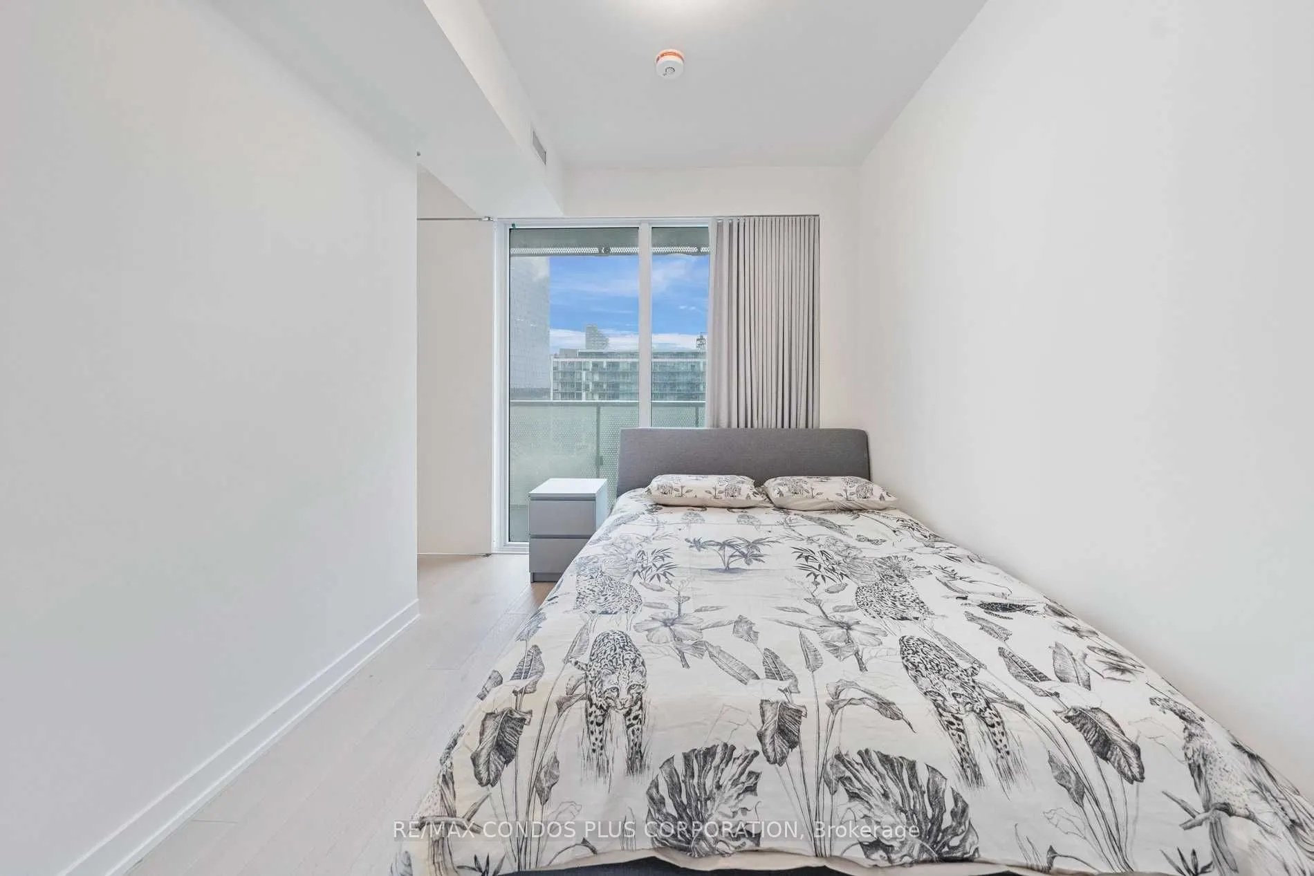 15 Queens Quay E, #703