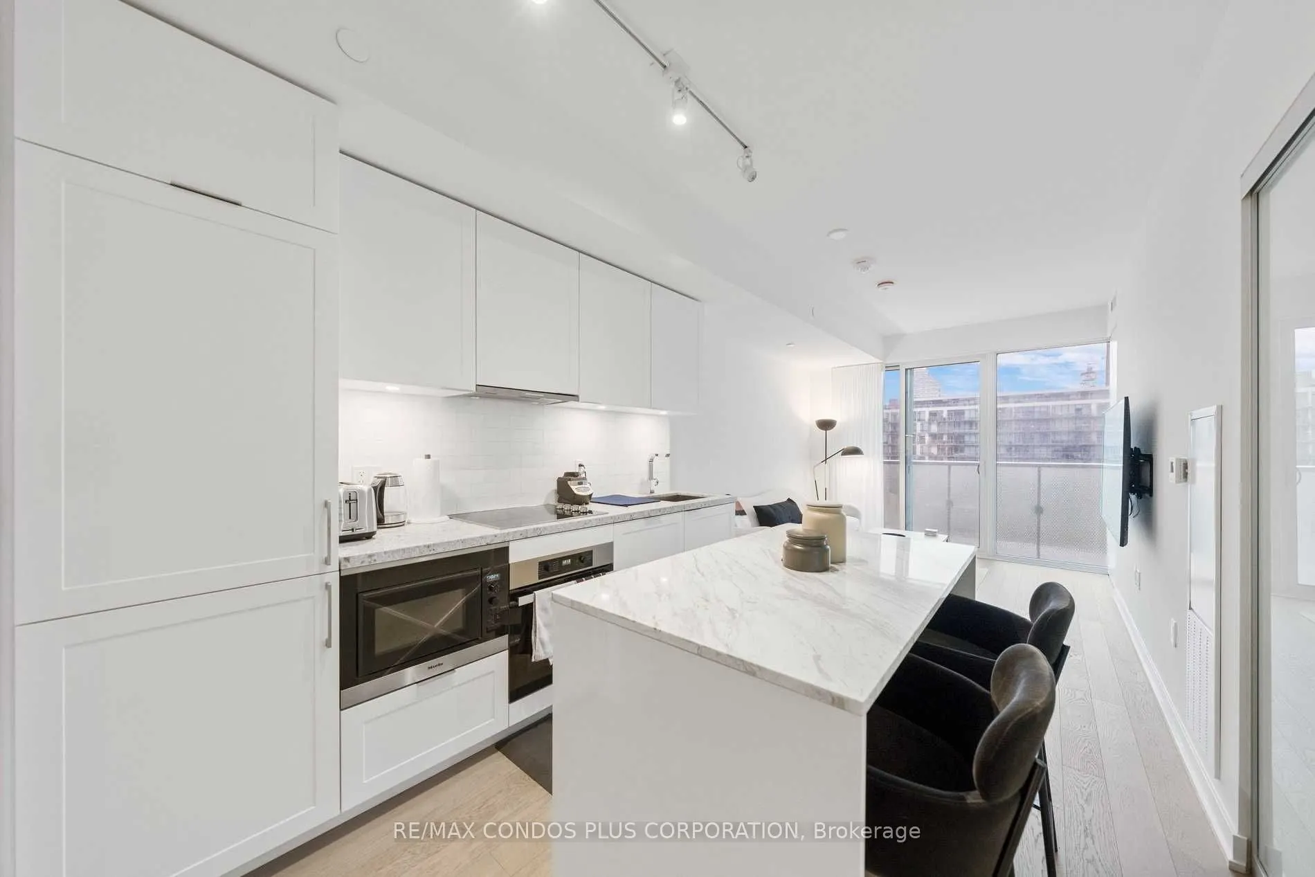 15 Queens Quay E, #703