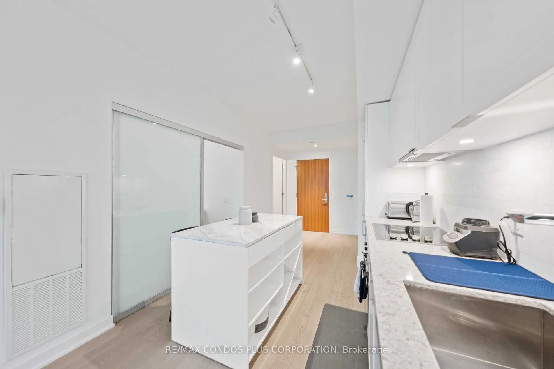 15 Queens Quay E, #703