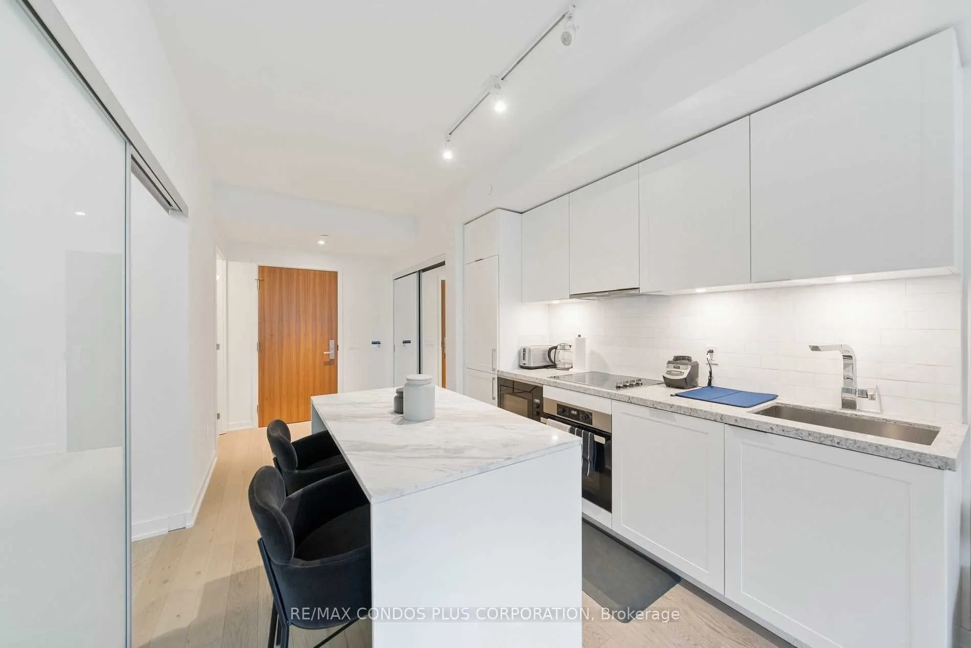 15 Queens Quay E, #703