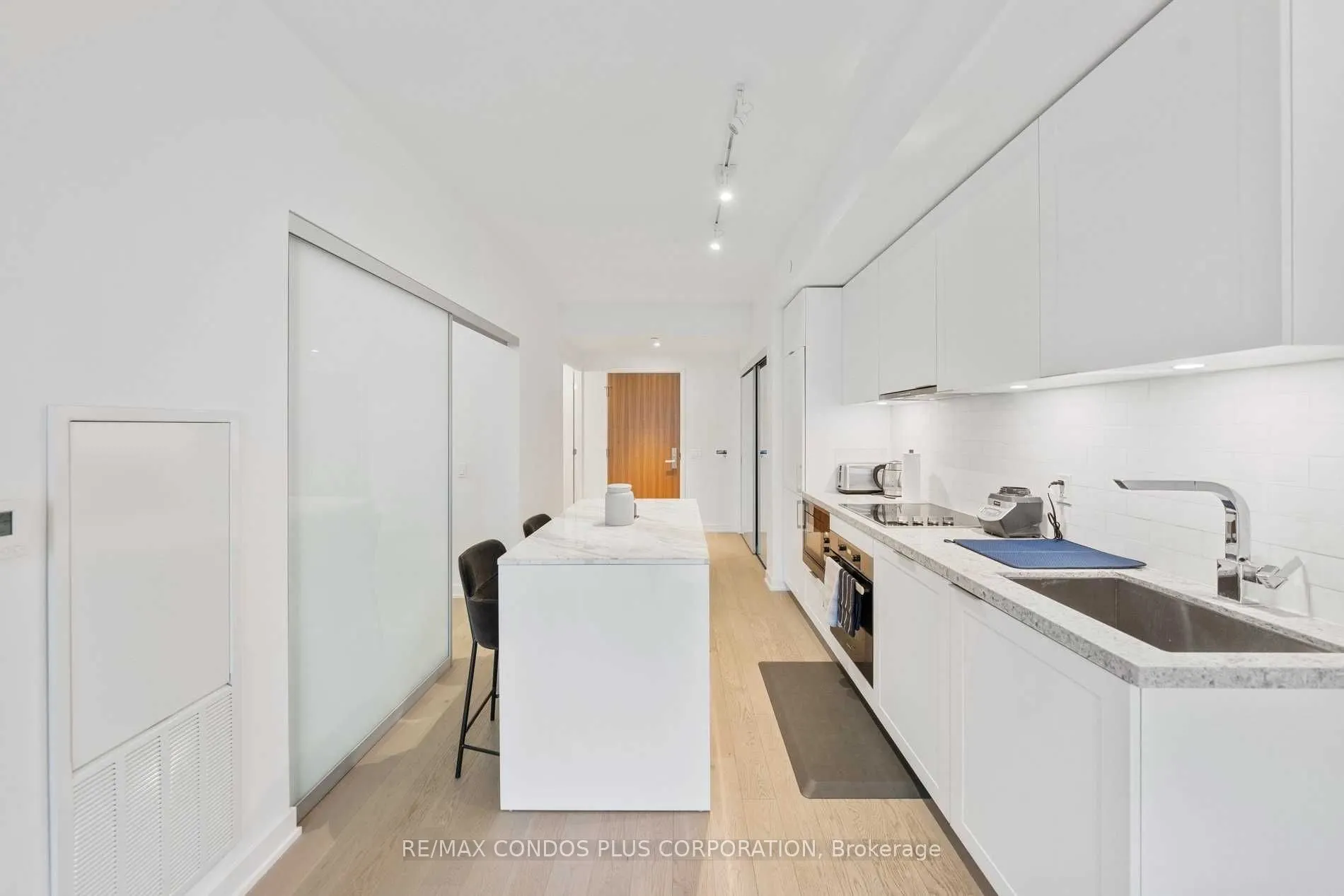 15 Queens Quay E, #703