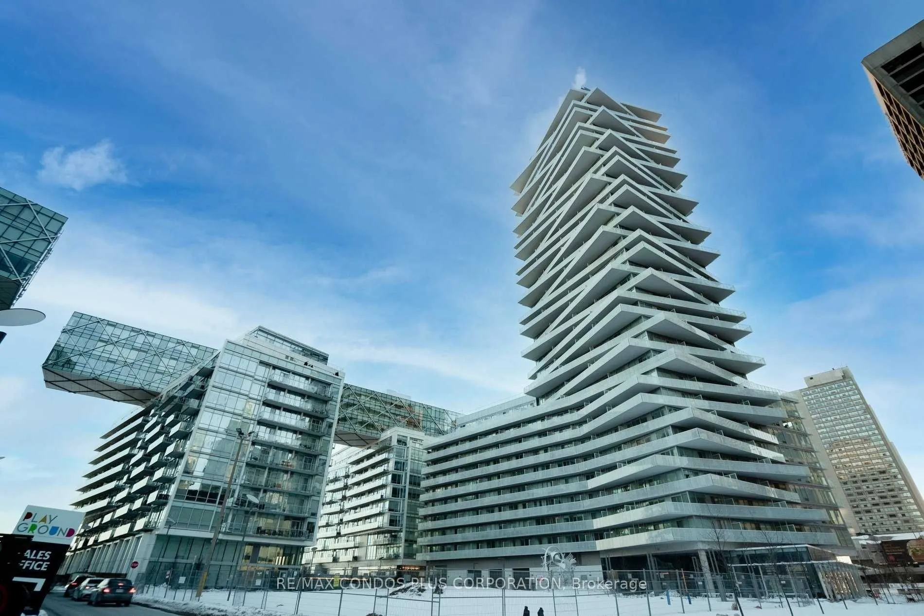 15 Queens Quay E, #703
