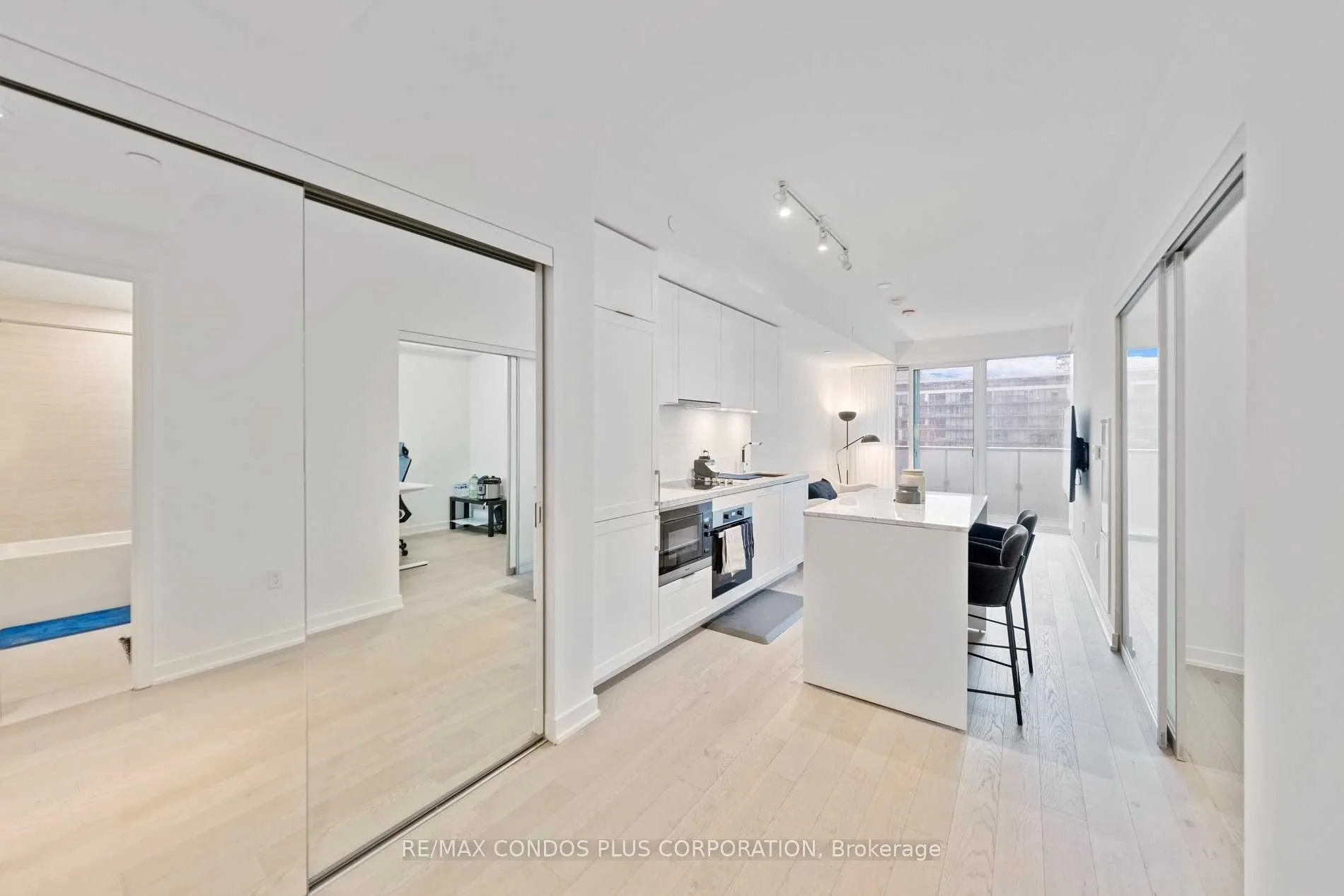 15 Queens Quay E, #703