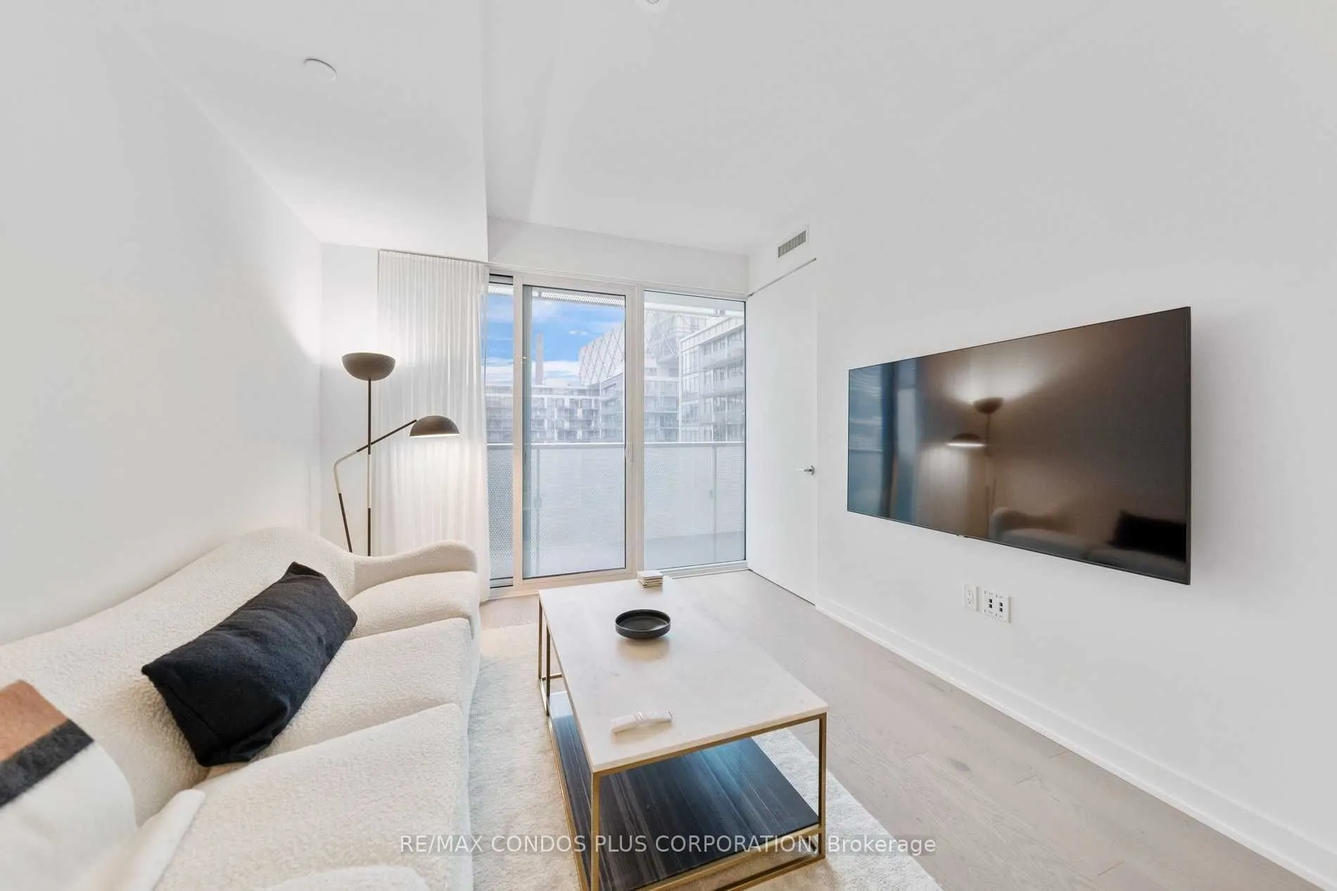 15 Queens Quay E, #703