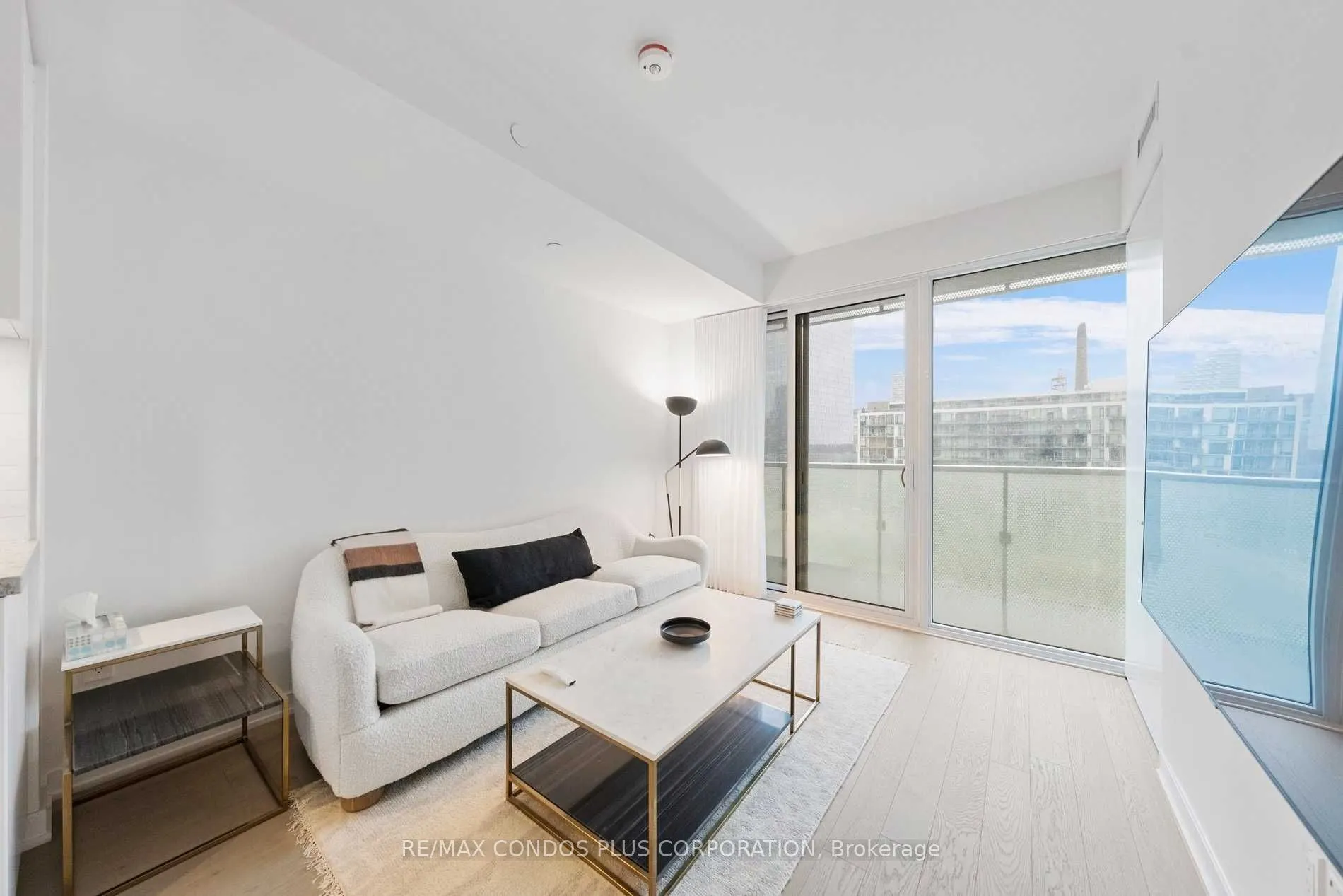15 Queens Quay E, #703