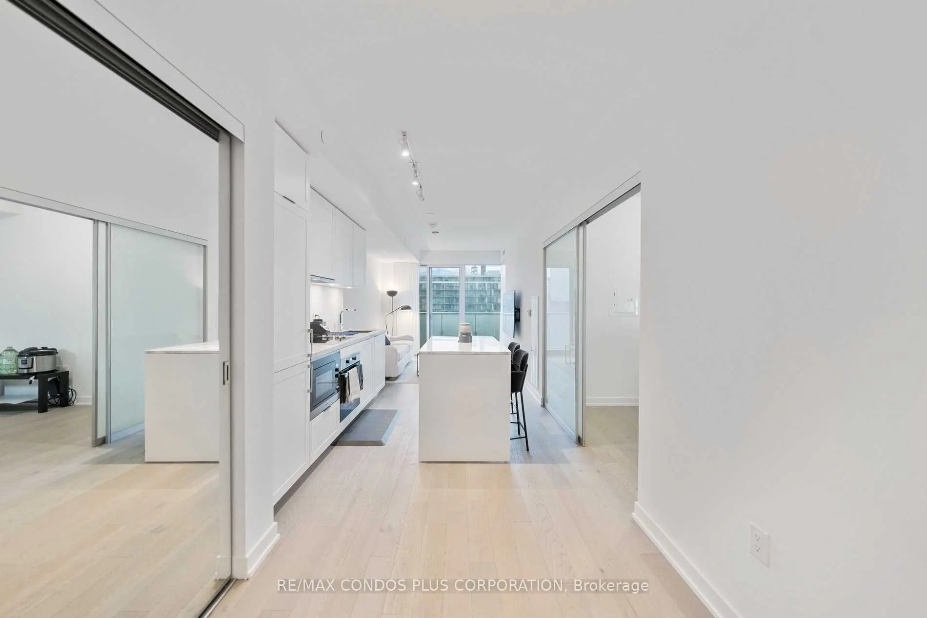 15 Queens Quay E, #703